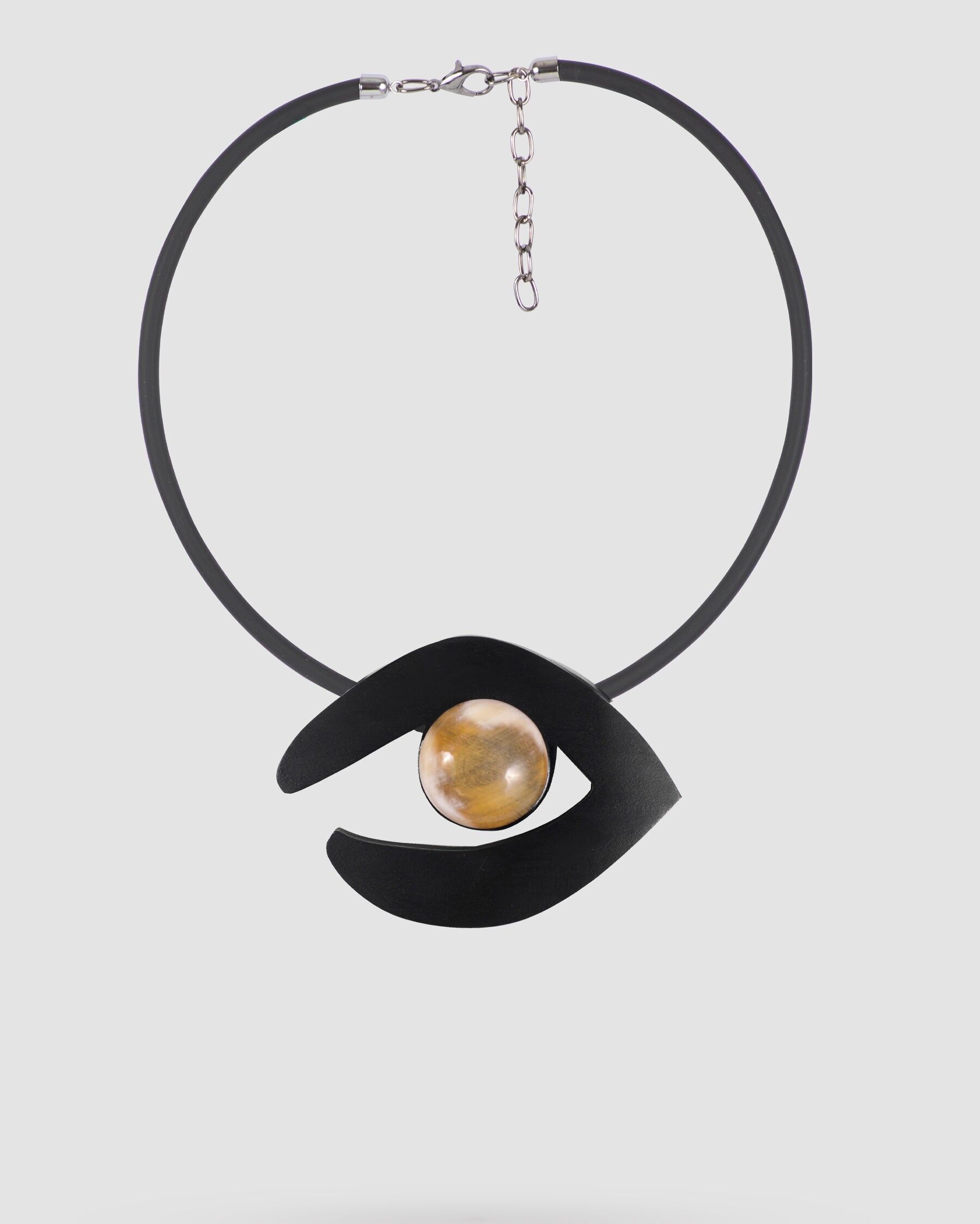 Collana corta a forma di occhio con legno di mango e corno di bufalo