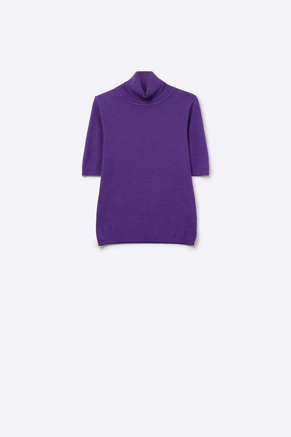 Maglione lavorato a maglia fine viola con collo alto e maniche lunghe fino al gomito
