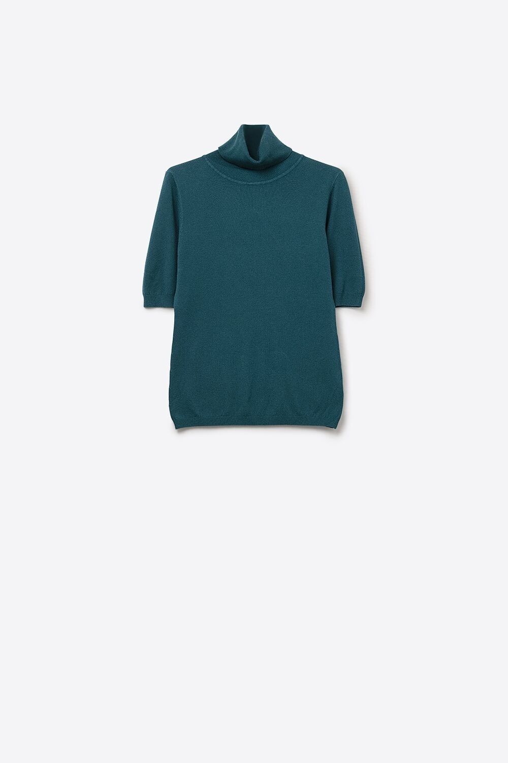 Maglione lavorato a maglia fine verde con collo alto e maniche lunghe fino al gomito