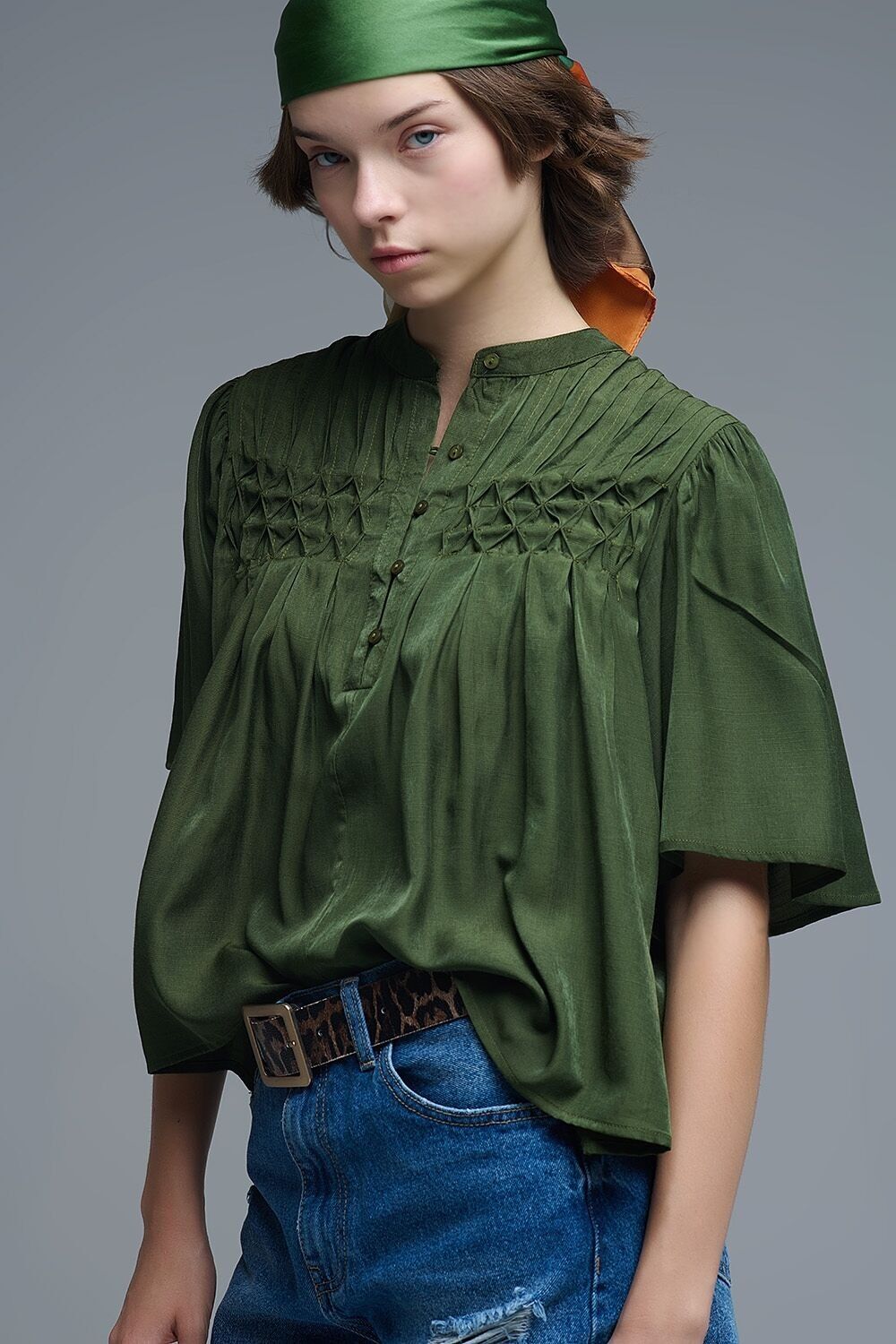 Lässige grüne Bluse im Boho-Stil mit Stickereien