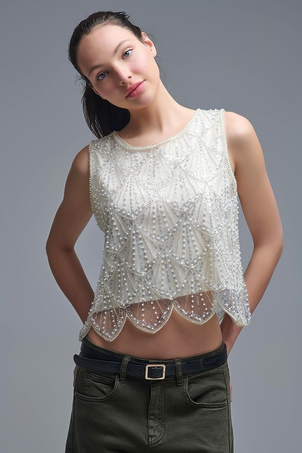 Top corto con paillettes color crema chic