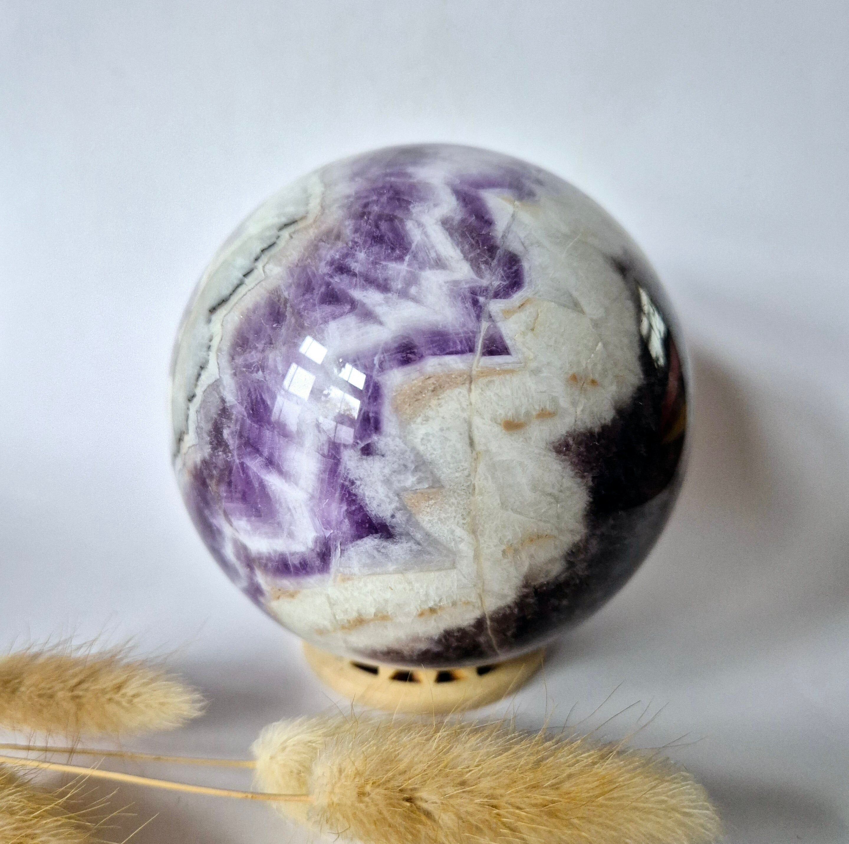 XL Traum-Amethyst-Edelsteinkugel – 90 mm (1048 g) | Spiritueller Edelstein für inneren Frieden und Ausgeglichenheit | Statement-Schmuckstück