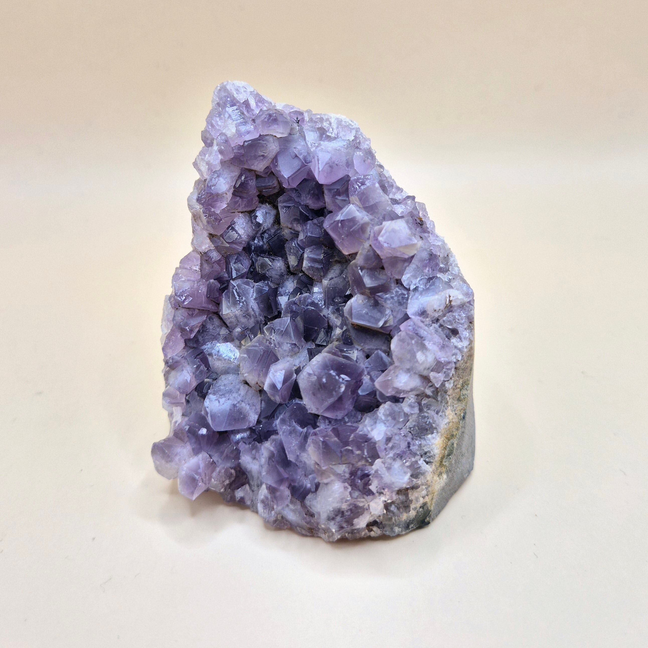 Géode d'améthyste polie de 206 grammes - Pierre précieuse - Attrait spirituel à l'énergie puissante