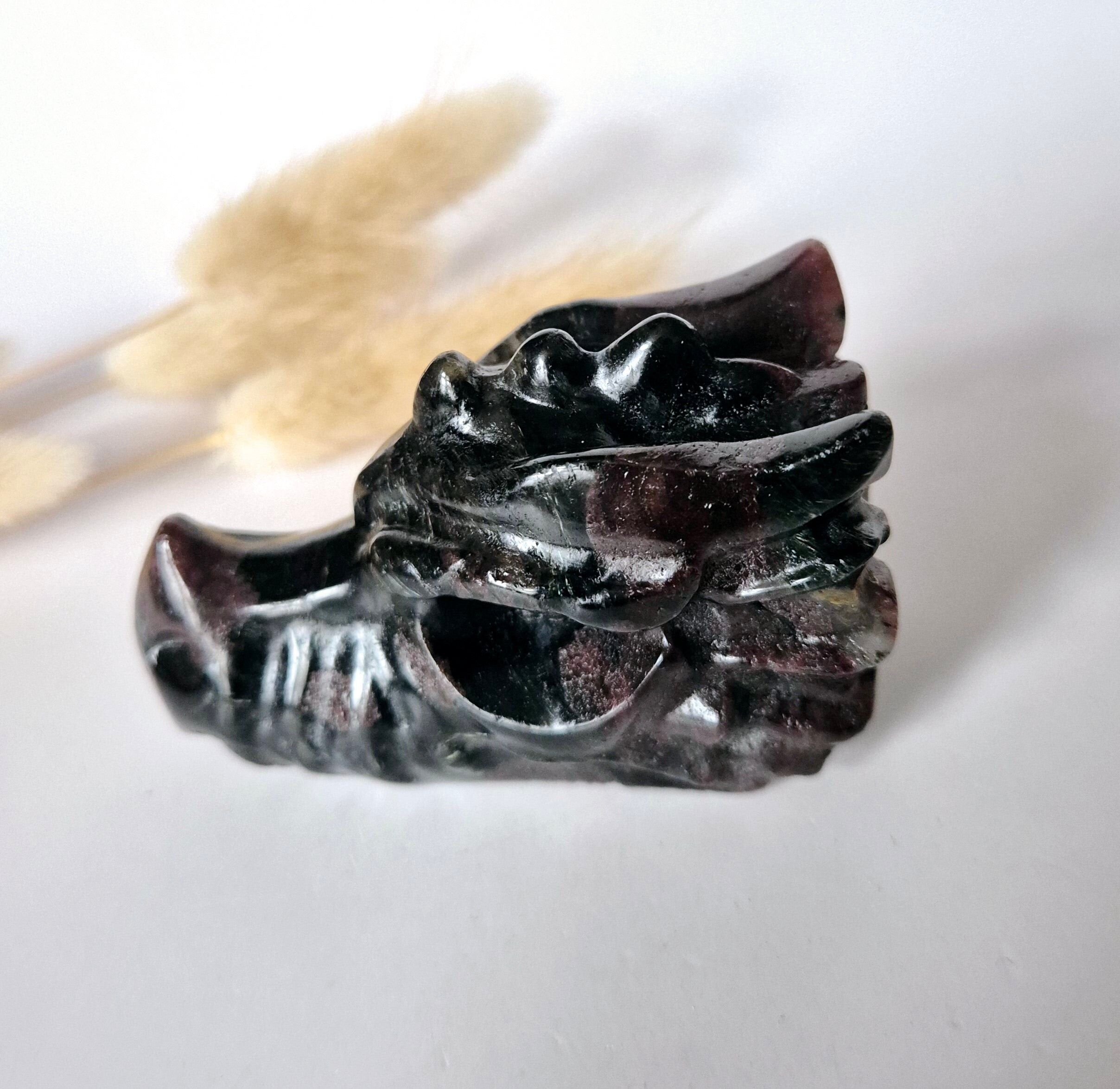 Crâne de dragon en grenat – 7 cm – Sculpture de crâne de dragon