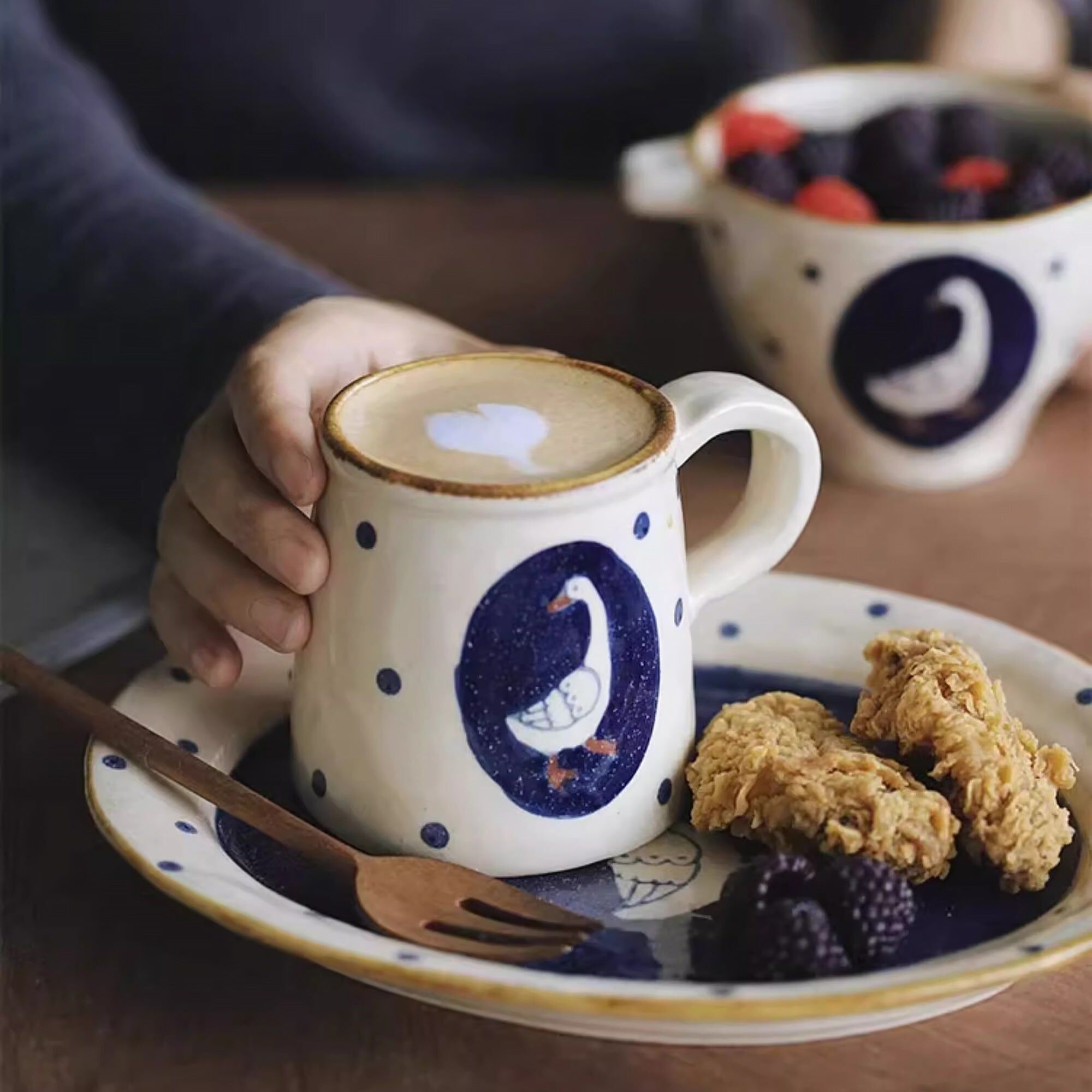 Tazza fatta a mano con disegno di oca natalizia