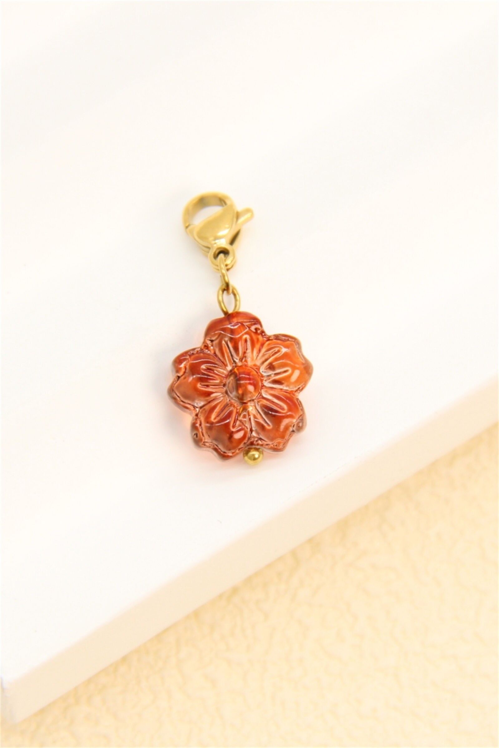 Red enamel lips pendant – fun and glamorous charms to personalize your jewelry