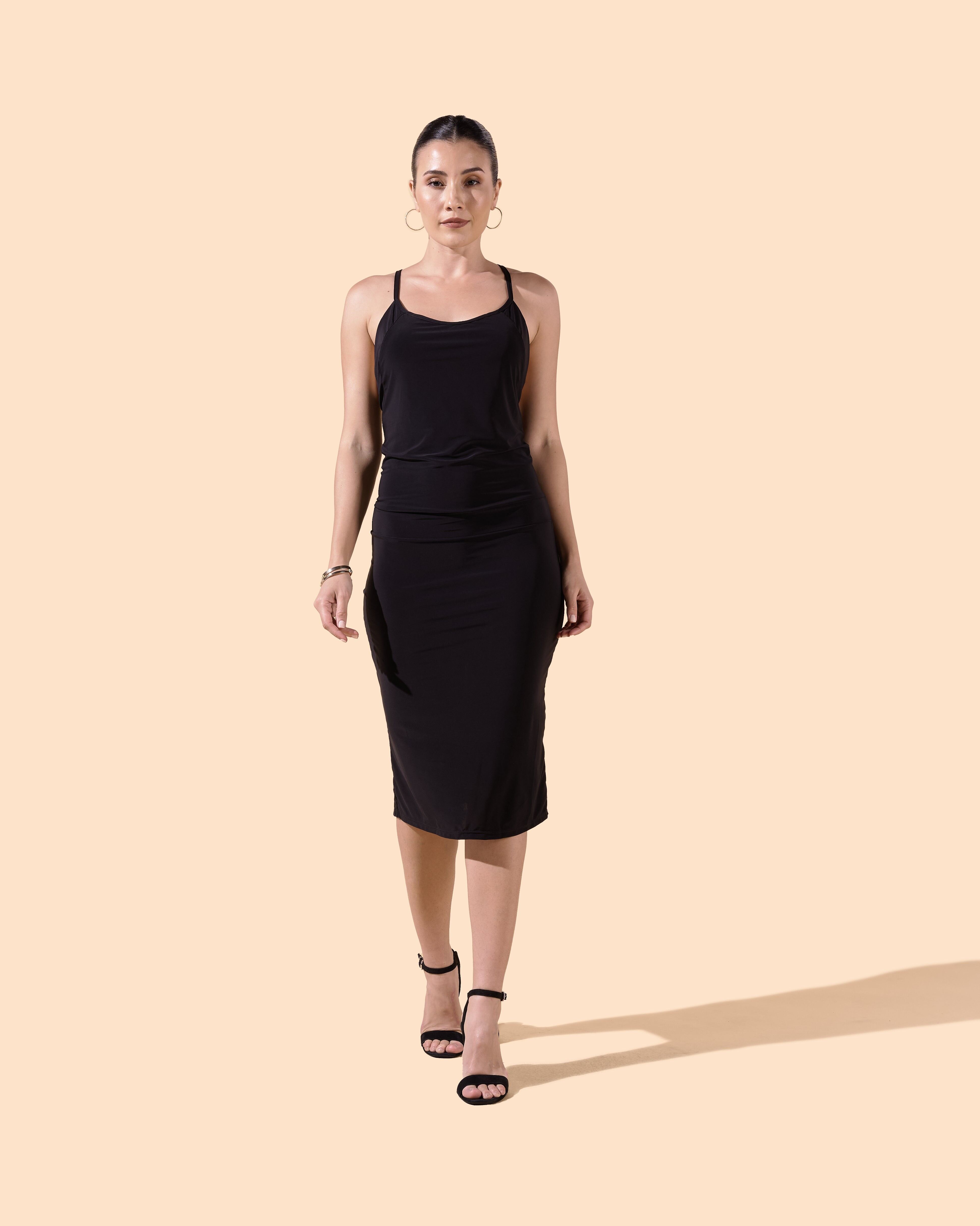 Robe courte dos nu - Asia