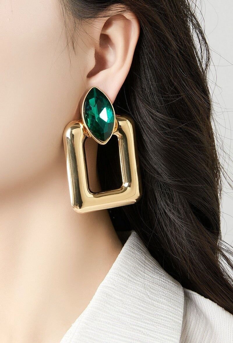 Nove orecchini a clip