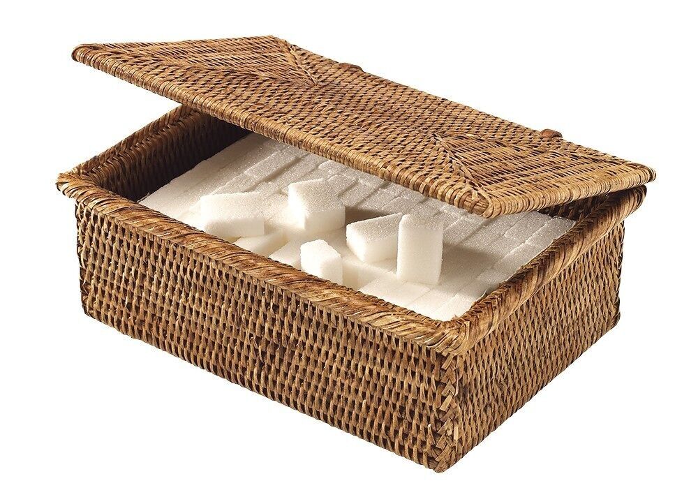 Scatola rettangolare in rattan con coperchio. Dolcetti al miele.