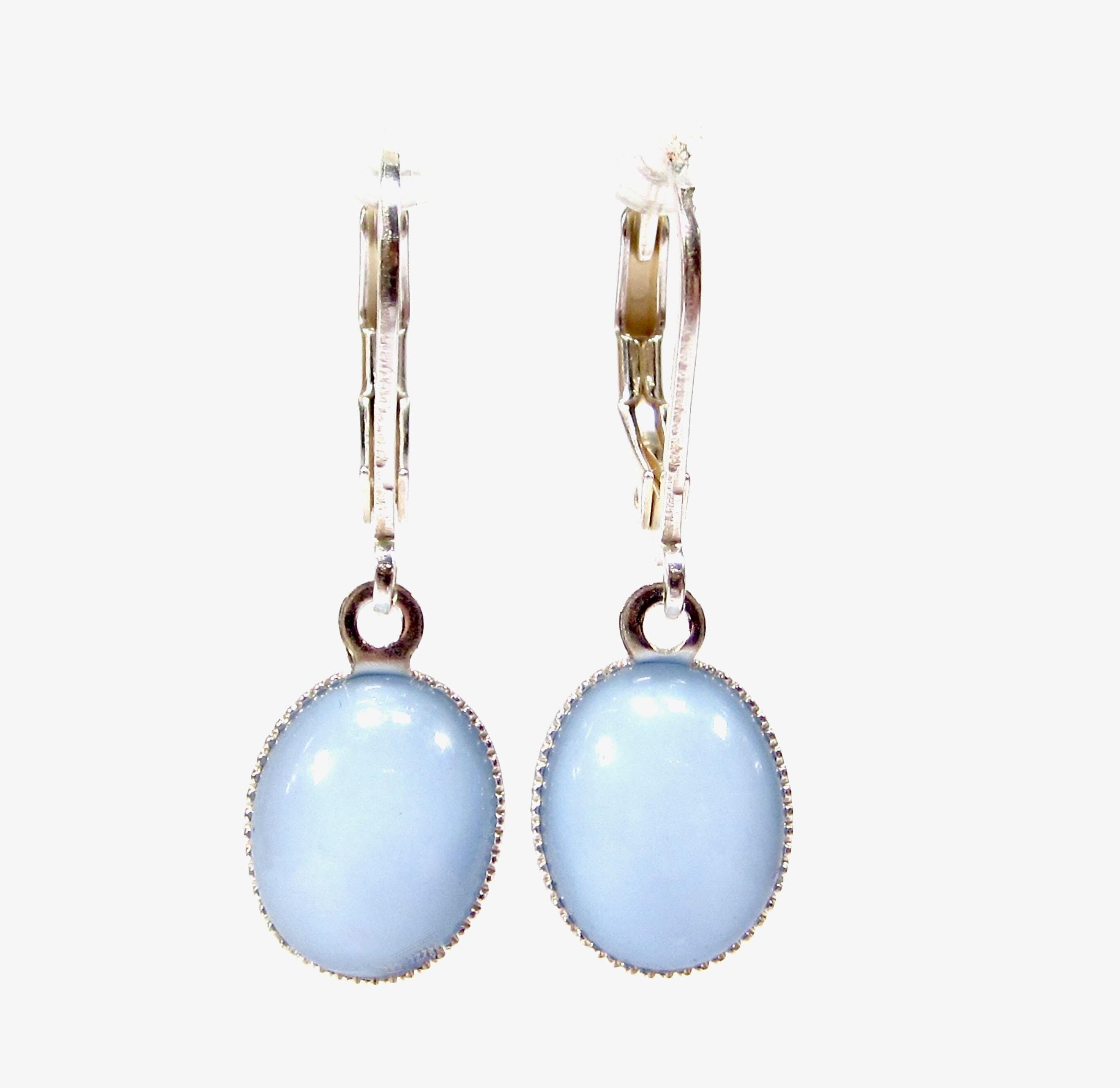 Boucles d'oreilles pendantes ovales bleu clair uniques, style vintage années 1960, cabochon en verre, fabriquées à la main à Cologne