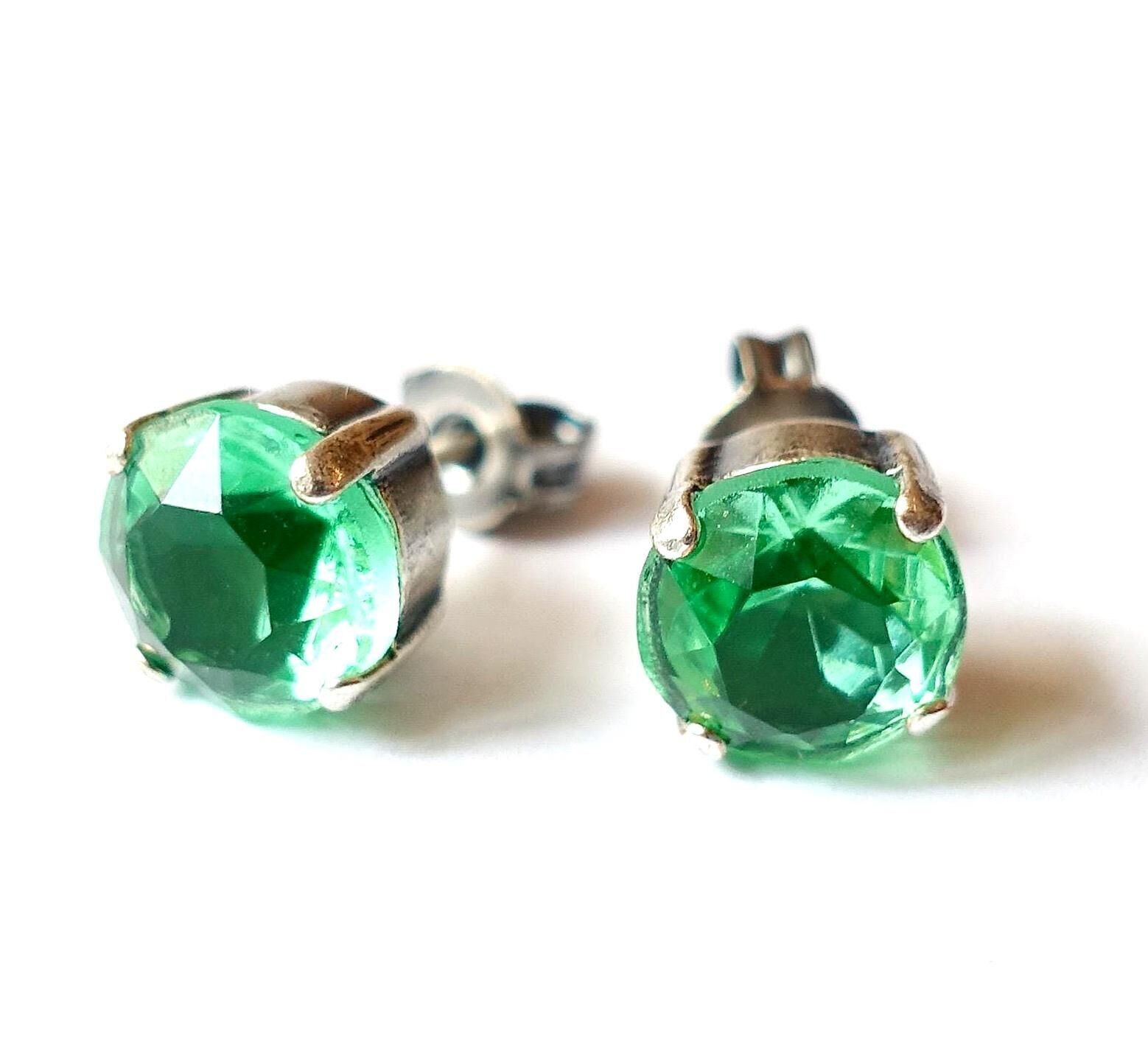 Orecchini a bottone in vetro di uranio verde neon vintage in vetro SS39, anni '50, argento antico, strass di uranio, realizzati in Germania