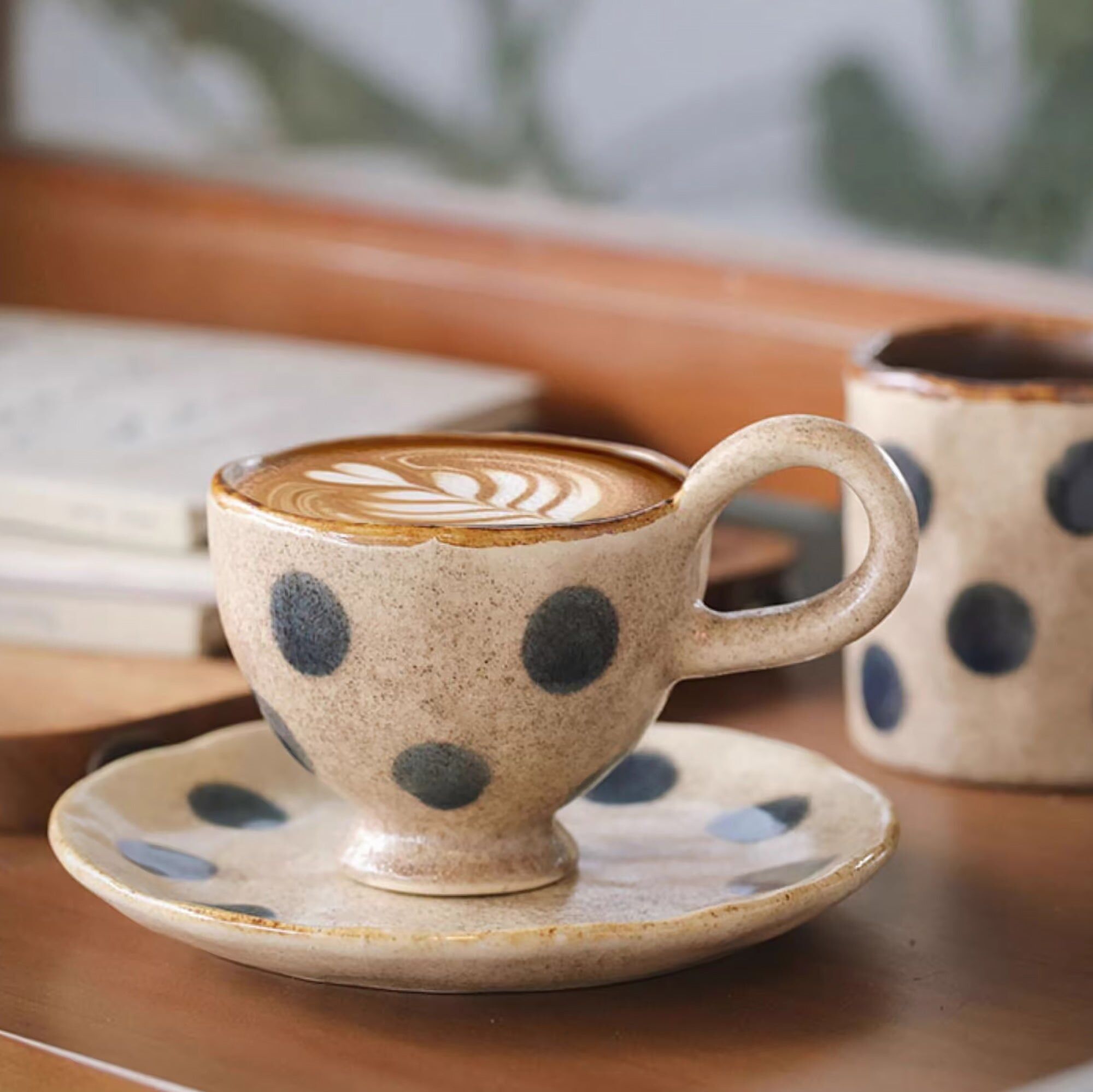 Tazza in ceramica a pois in stile vintage fatta a mano