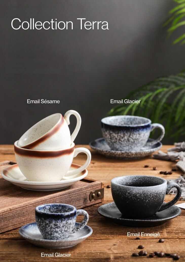 Tazas de café de gres con esmaltes naturales