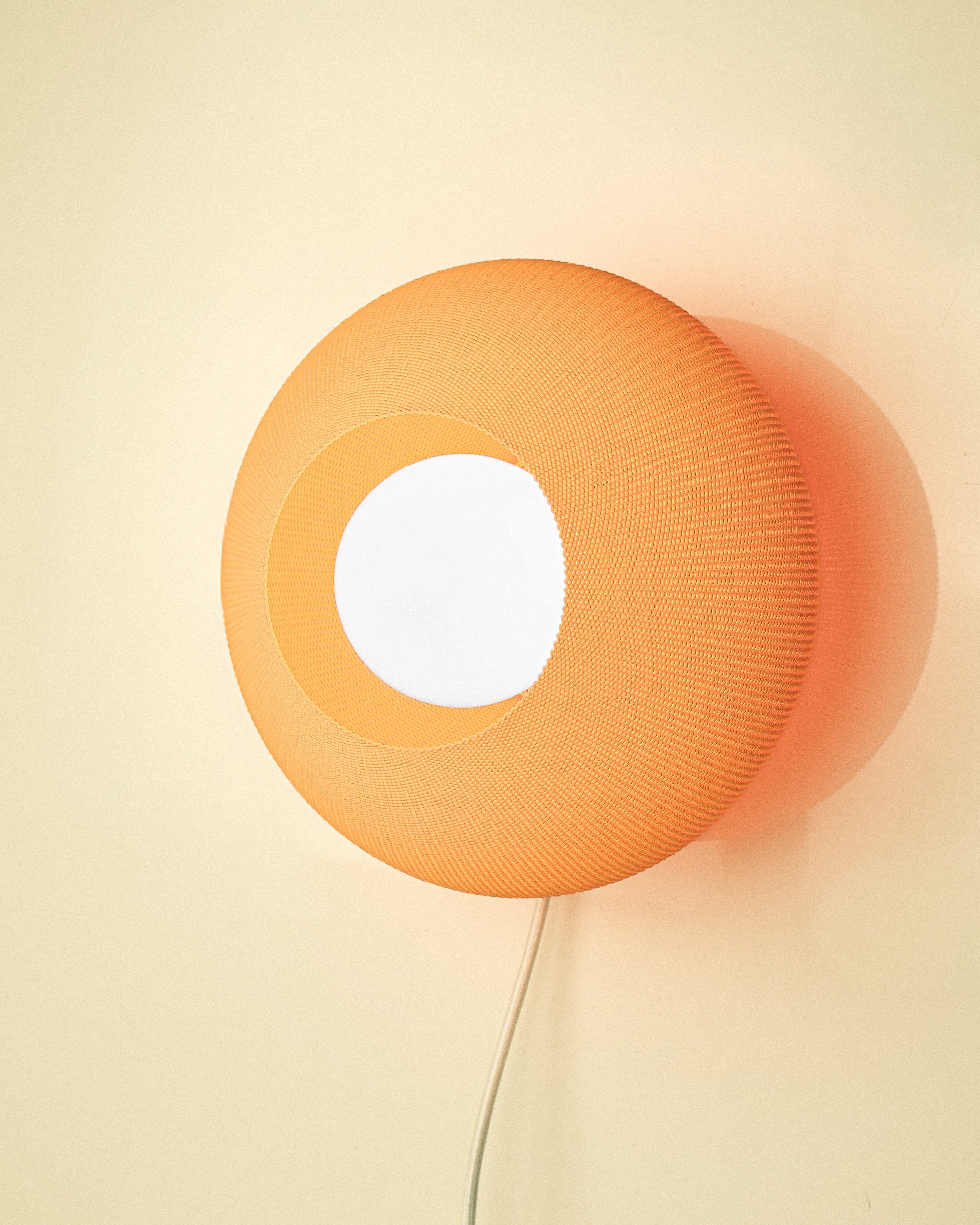 Lámpara de pared naranja Tiri