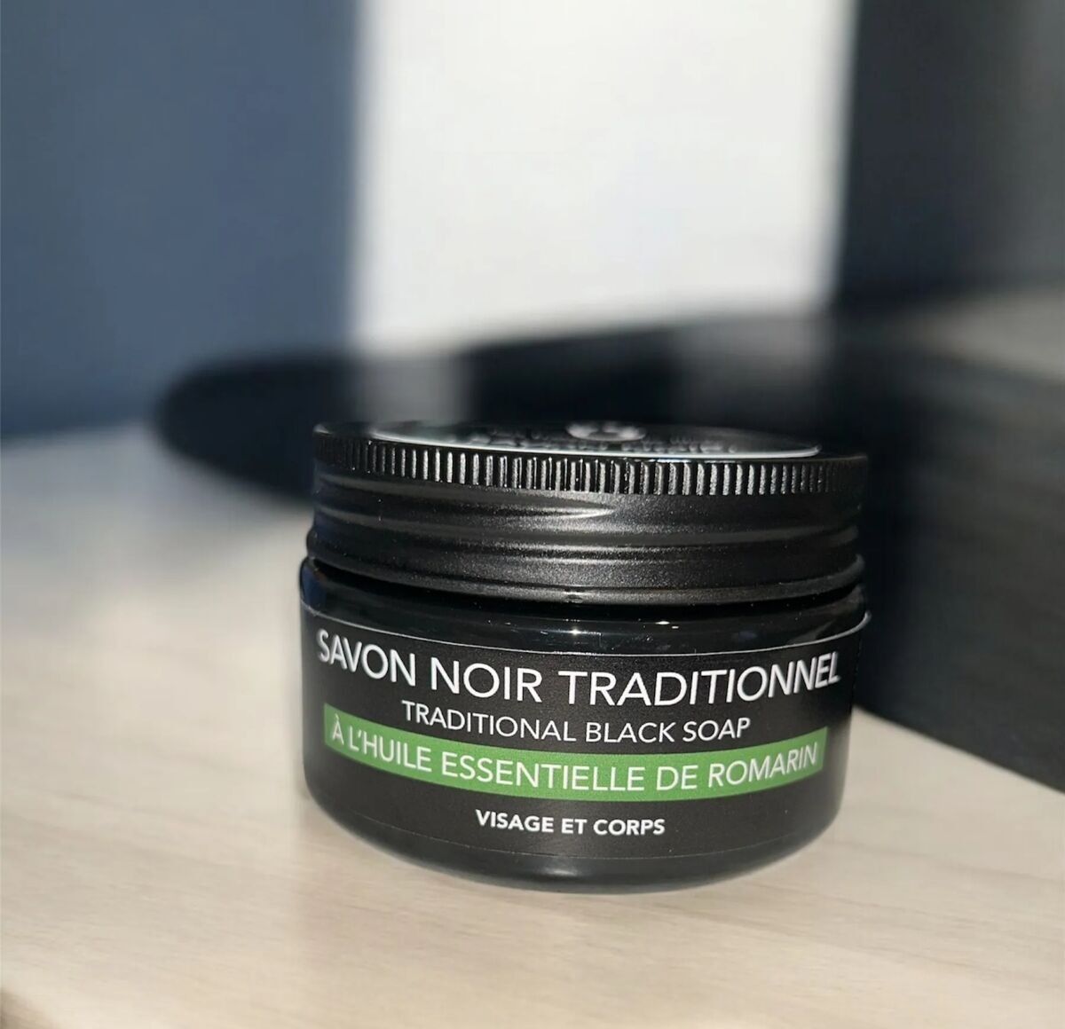 Sapone nero con olio essenziale di rosmarino 150ml