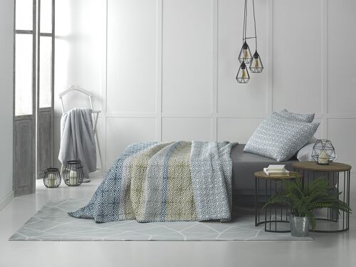 Colcha Bouti J20 Azul Navy Tacto Supersuave para Cama de 135 + 2 Funda de Cojín