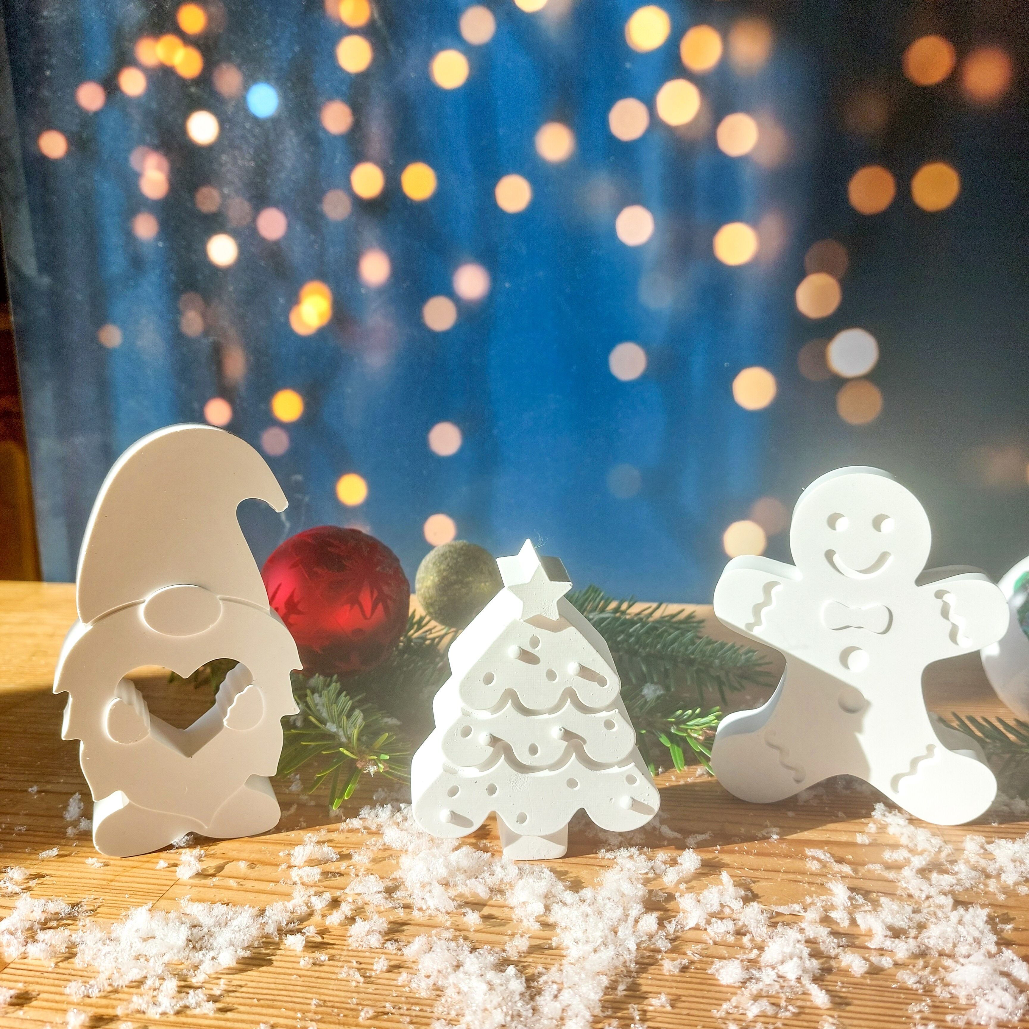 Modern and minimalist Christmas decoration set – 4 pieces in white or gold – Christmas tree, gingerbread man, elf & reindeer – minimalist design