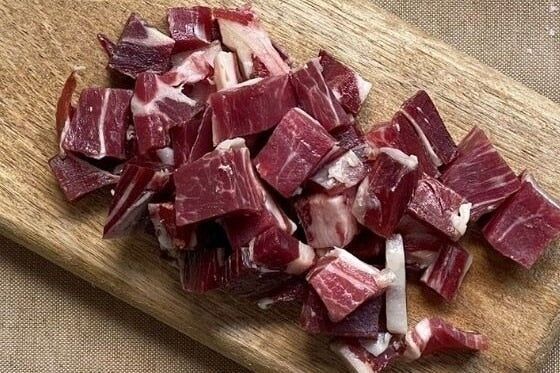Jambon ibérique en cubes à 50 €/kg