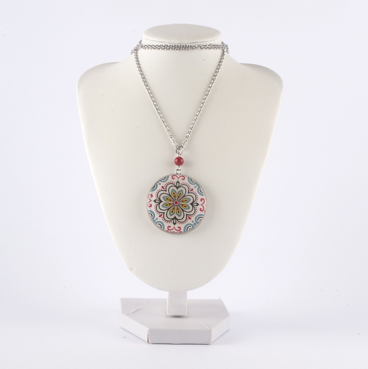 Handcrafted wooden and resin medallion - Red majolica - silver