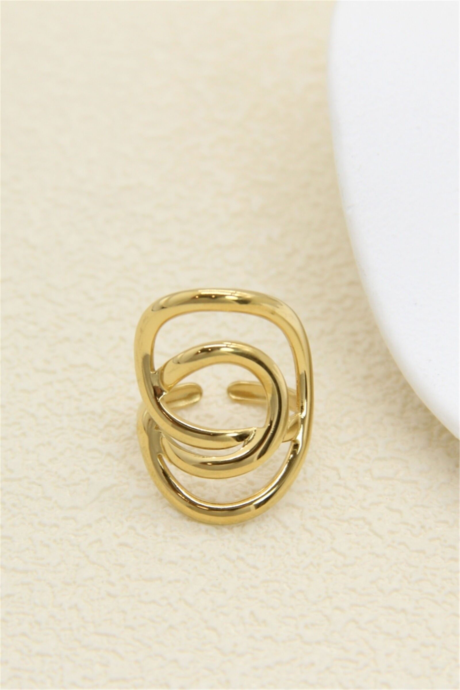 Geometrischer Goldring – modern, trendig und ultra-stylisch