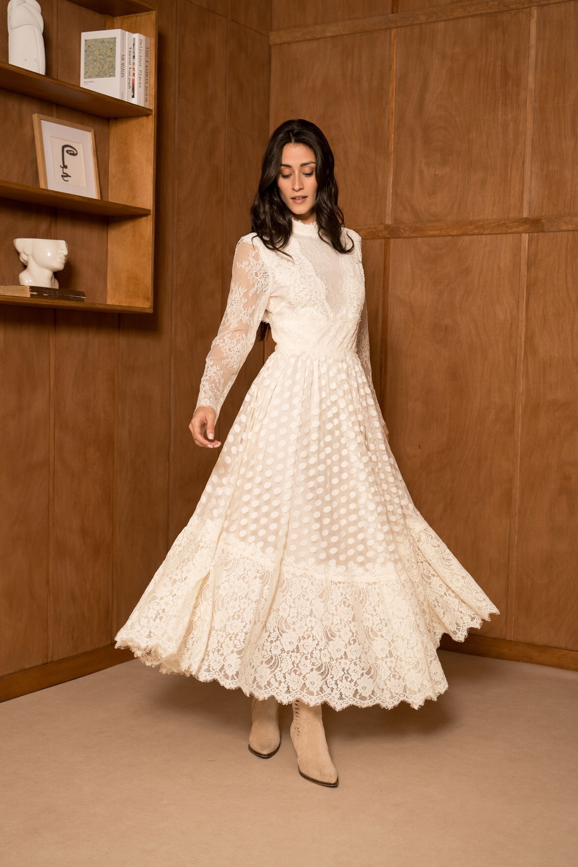 Langes Kleid aus Plumetis-Spitze - 81068