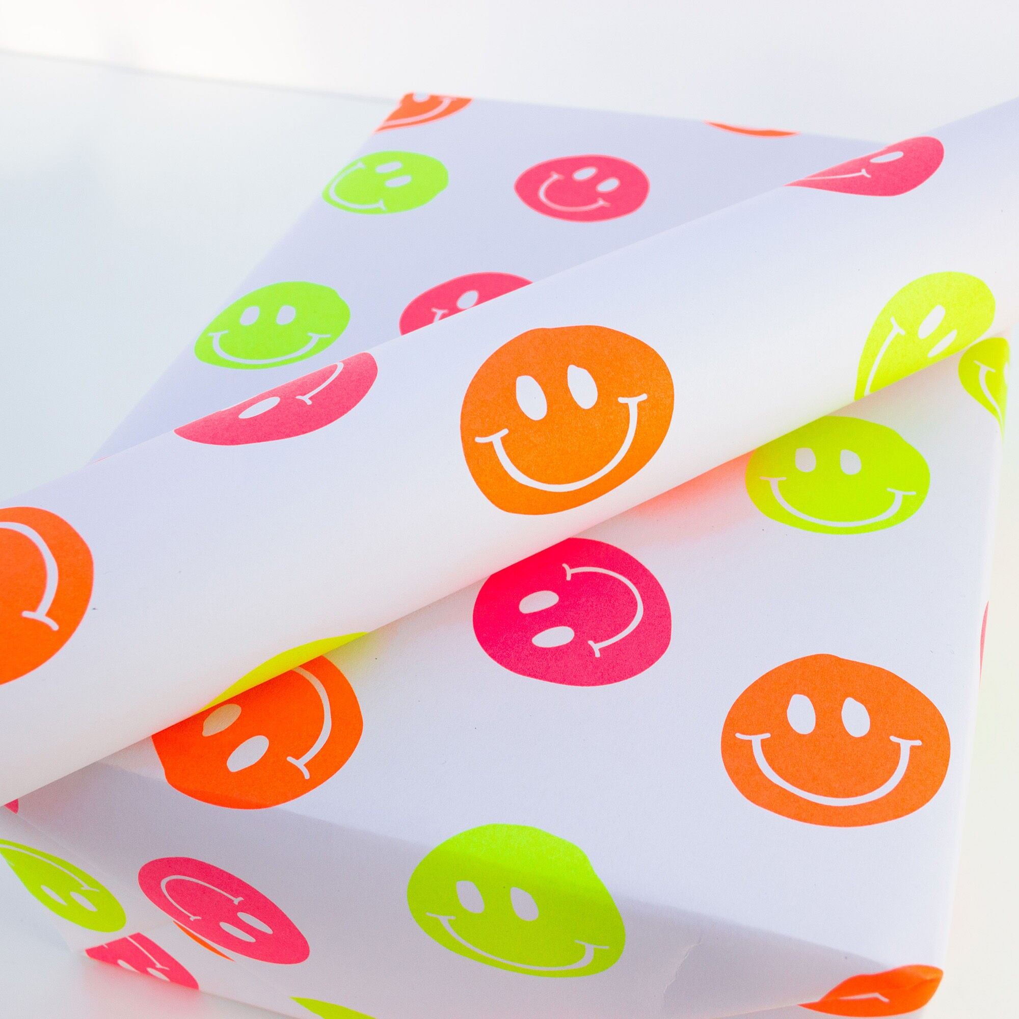 Papier cadeau « Smiley » fabriqué à partir de papier recyclé