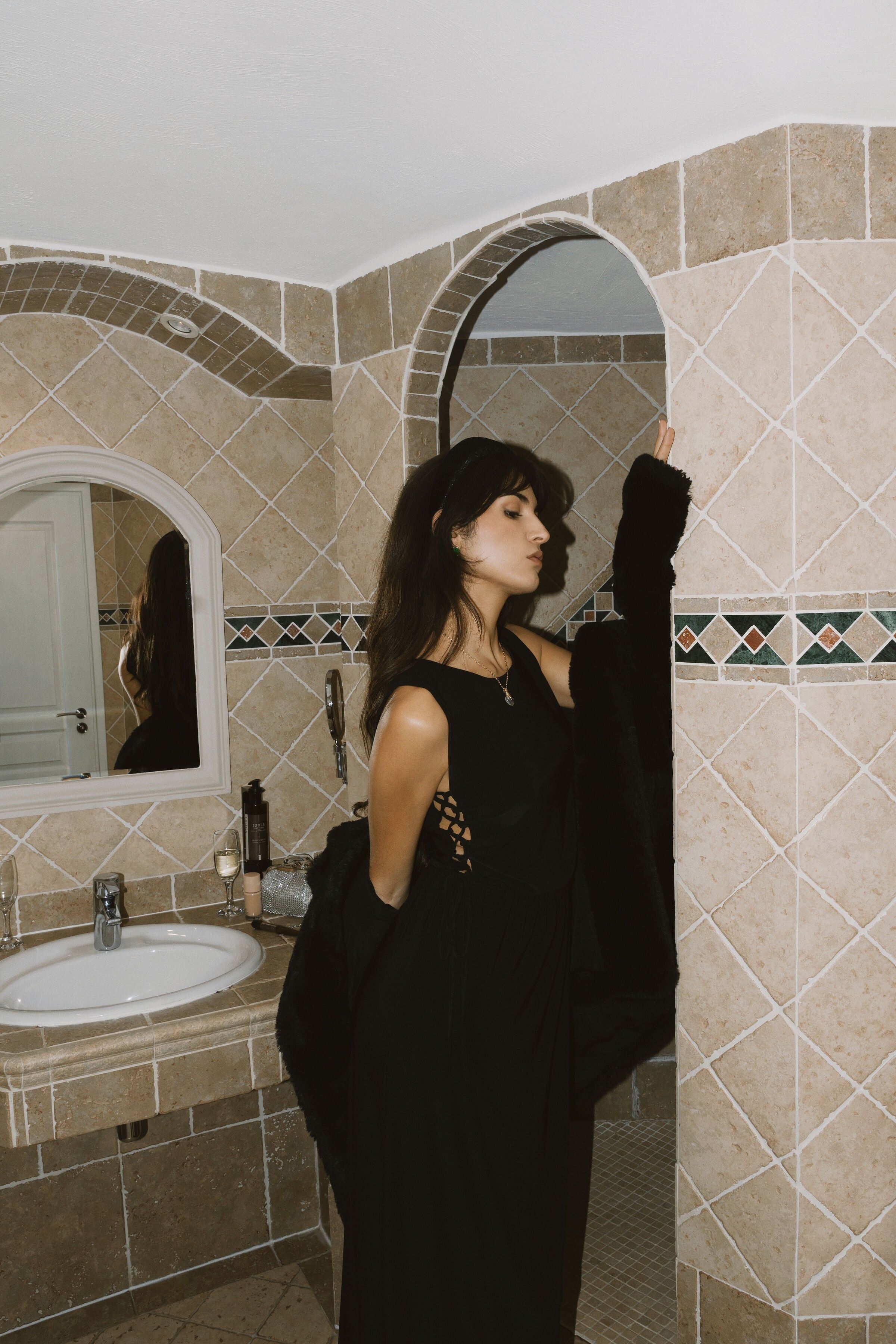 Black sleeveless long dress - Bezia