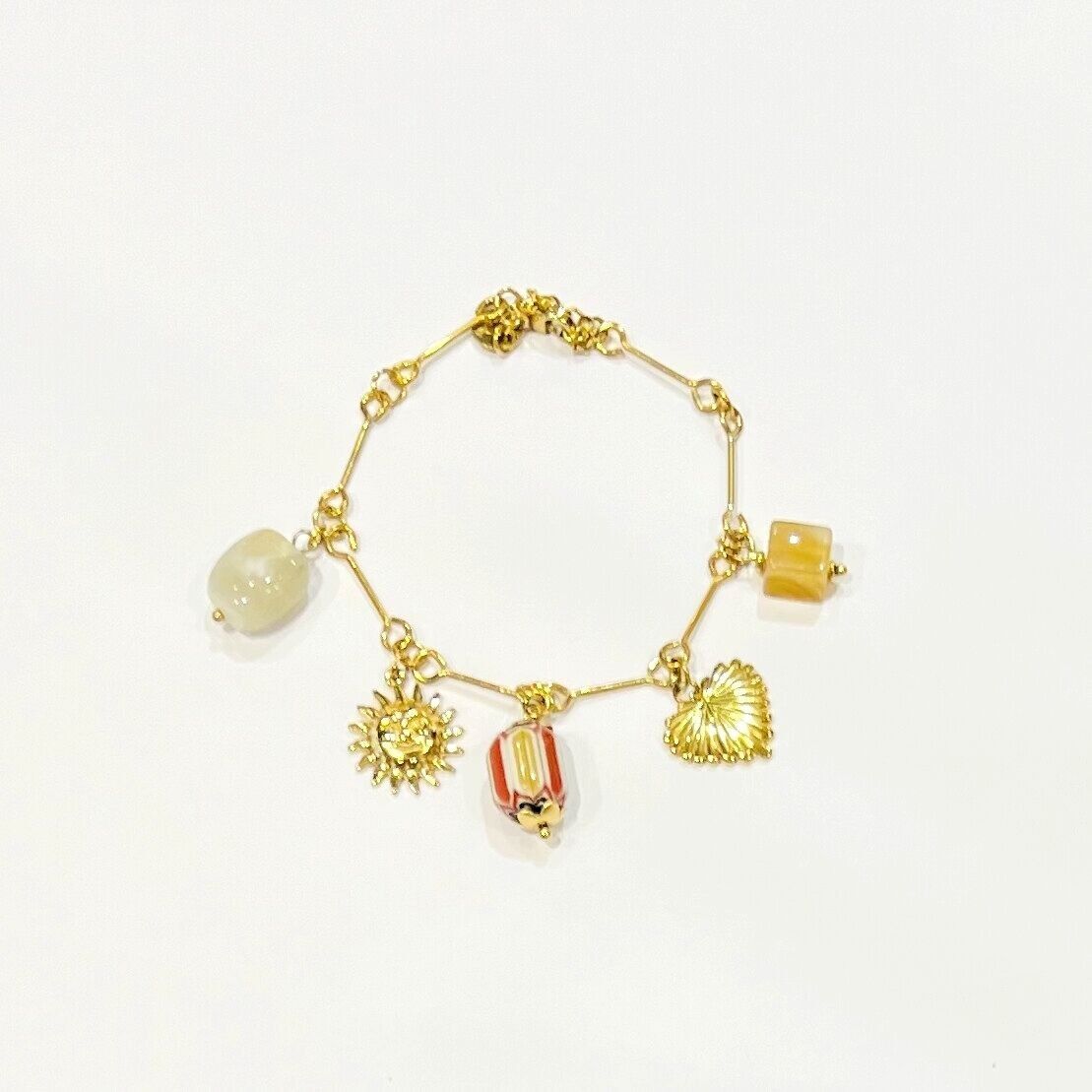 Bracciale con ciondoli in acciaio placcato oro e ciondoli in resina multicolore