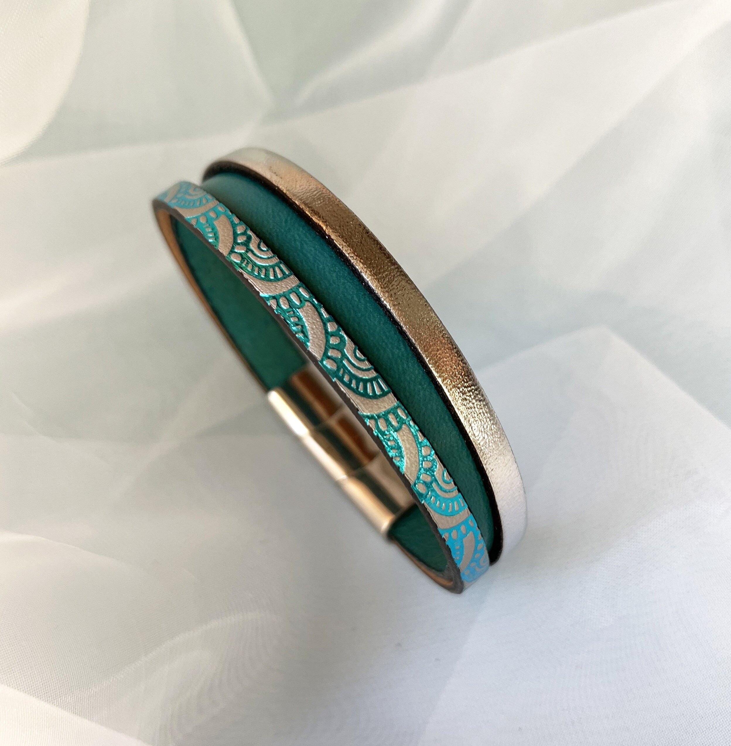 Bracelet argenté et turquoise manchette femme aux 3 cuirs et fermoir à extension