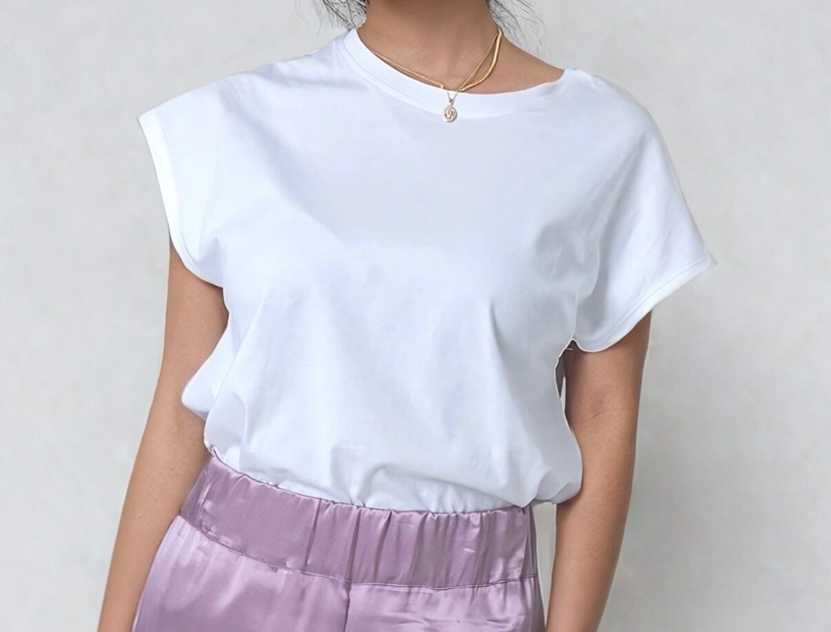 white crew neck t-shirt