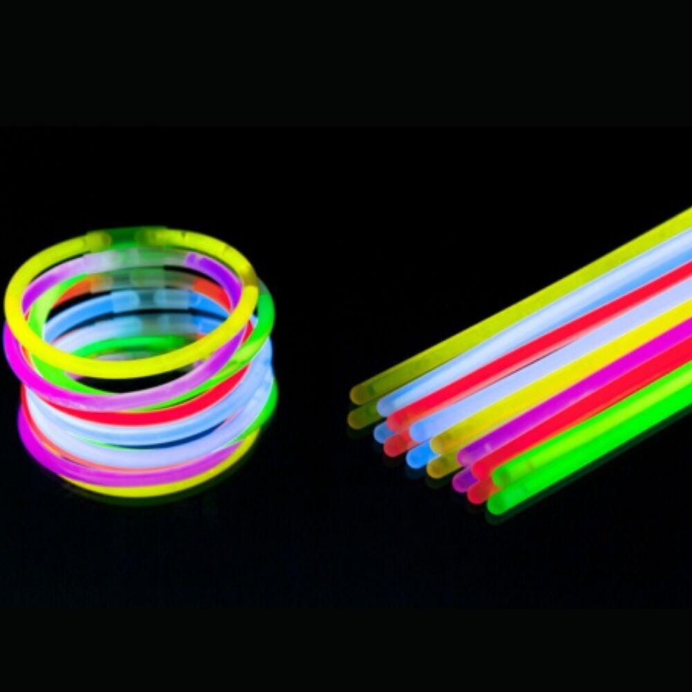 100 Glow Sticks with Connectors - Light up your moments with this glow kit