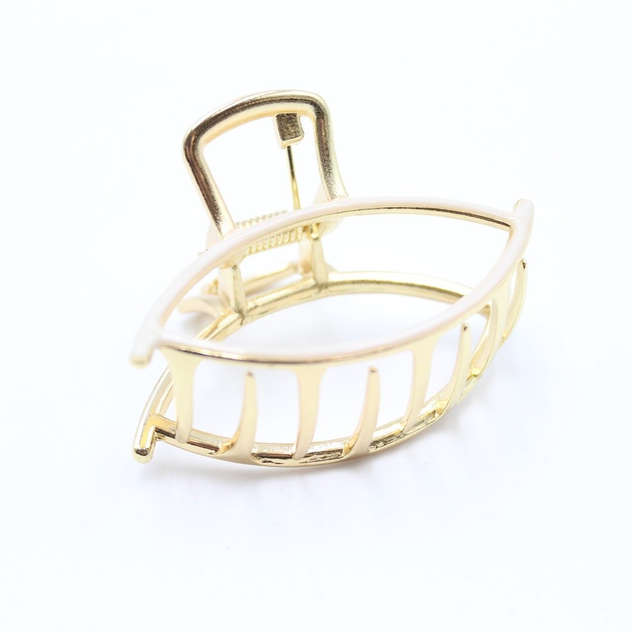 Pince avec émail coloré