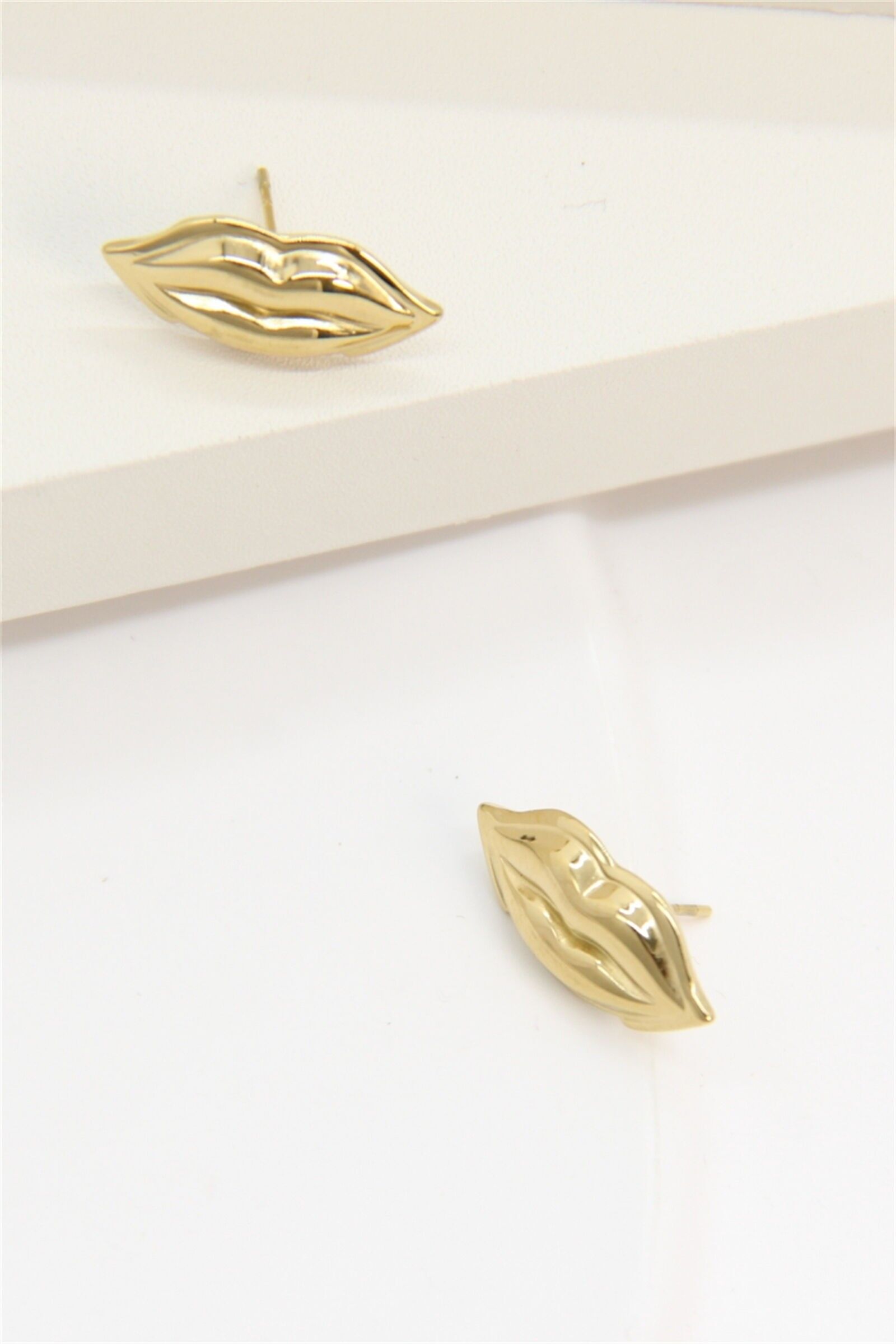 Goldene Lippenohrringe – Edelstahl, Damenschmuck – Origineller und moderner Schmuck