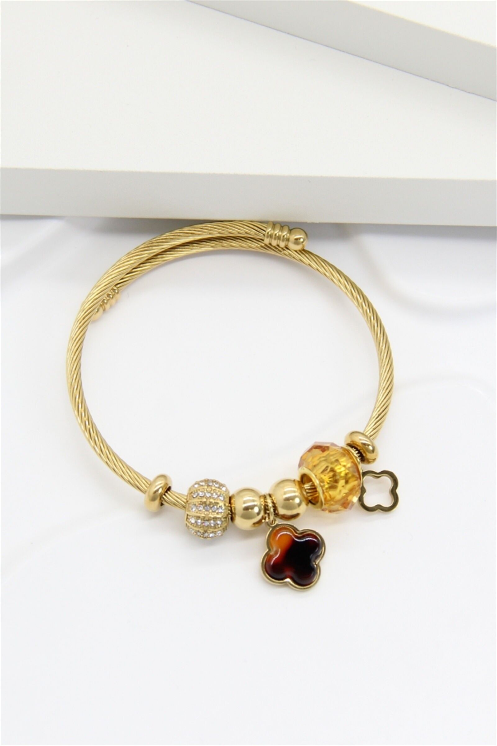 Damenarmband, vergoldet, mit Kleeblatt-Anhängern – Elegantes und robustes Kabelarmband