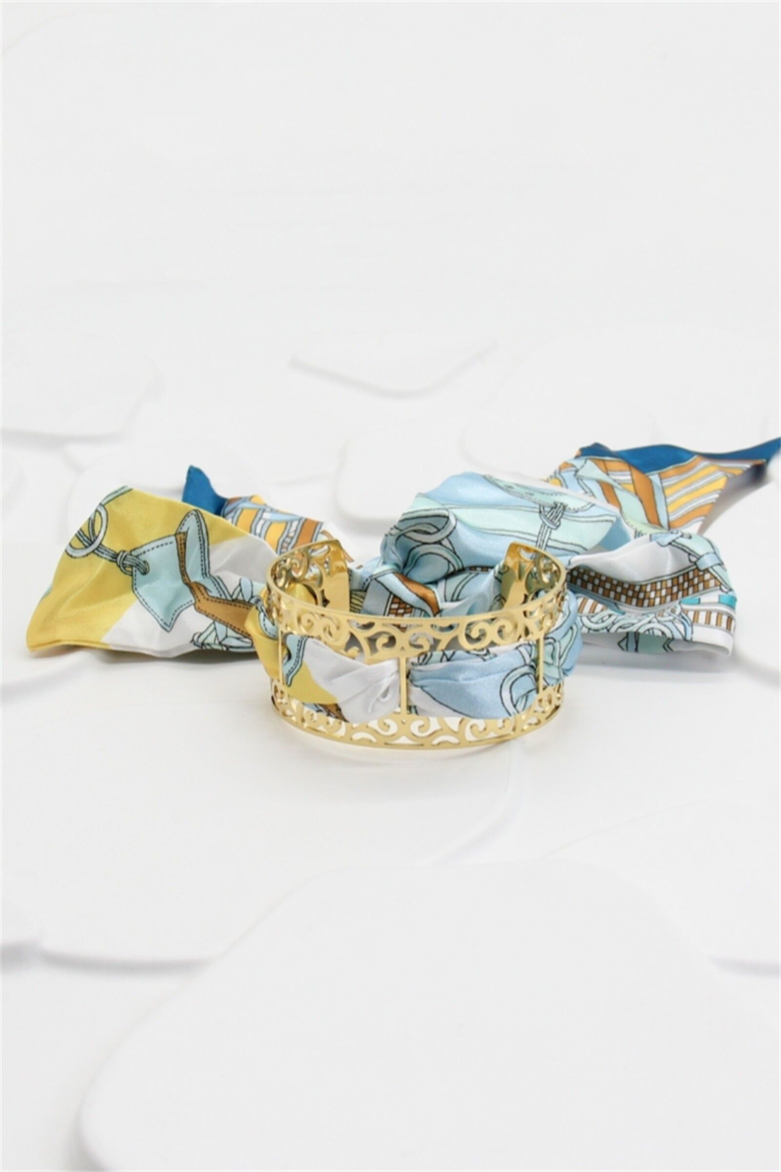 Armreif in Goldoptik mit integriertem Schal – EDELSTAHL