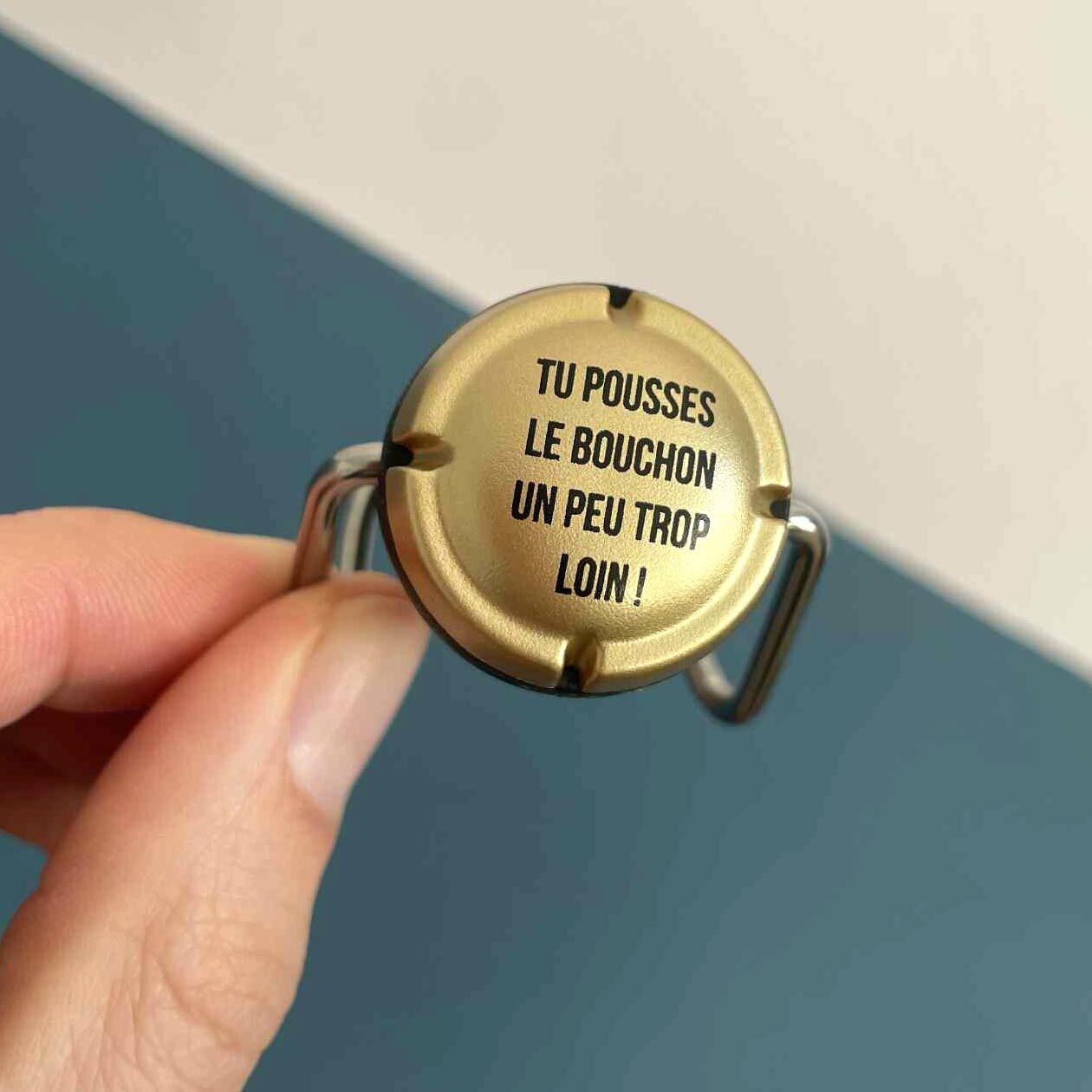 Schwarzer und goldener Stöpsel in Form eines Champagnerkorkens – das ist aber etwas zu gewagt – Geschenk – Humor