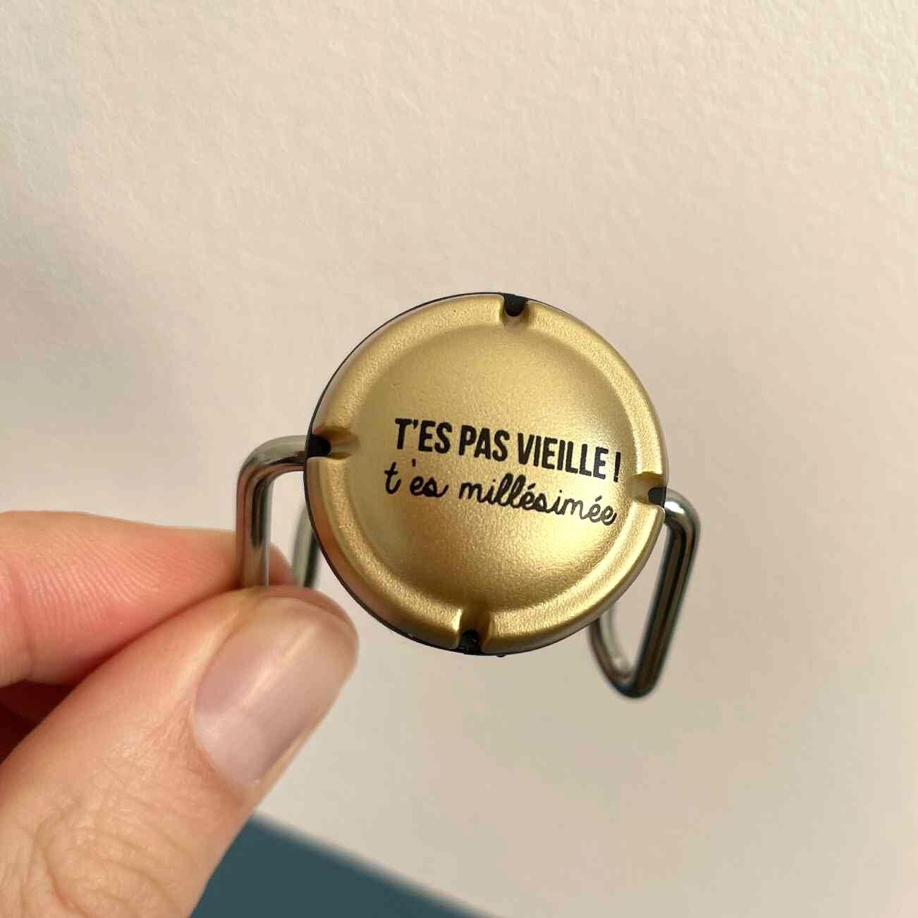 Schwarzer und goldener Champagnerkorken in Korkenform – Du bist nicht alt, du bist Vintage – Geschenkidee – Humor