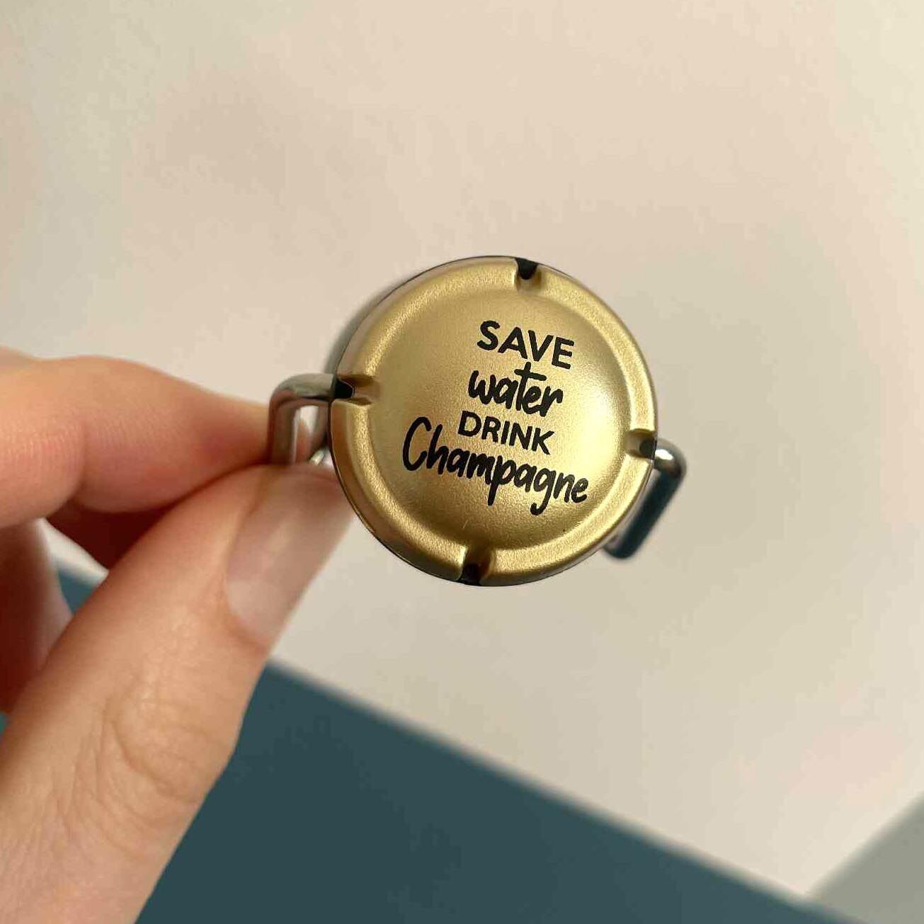 Schwarzer und goldener Verschluss in Form eines Champagnerkorkens – spart Wasser, Getränke und Champagner – Aperitif – Geschenk