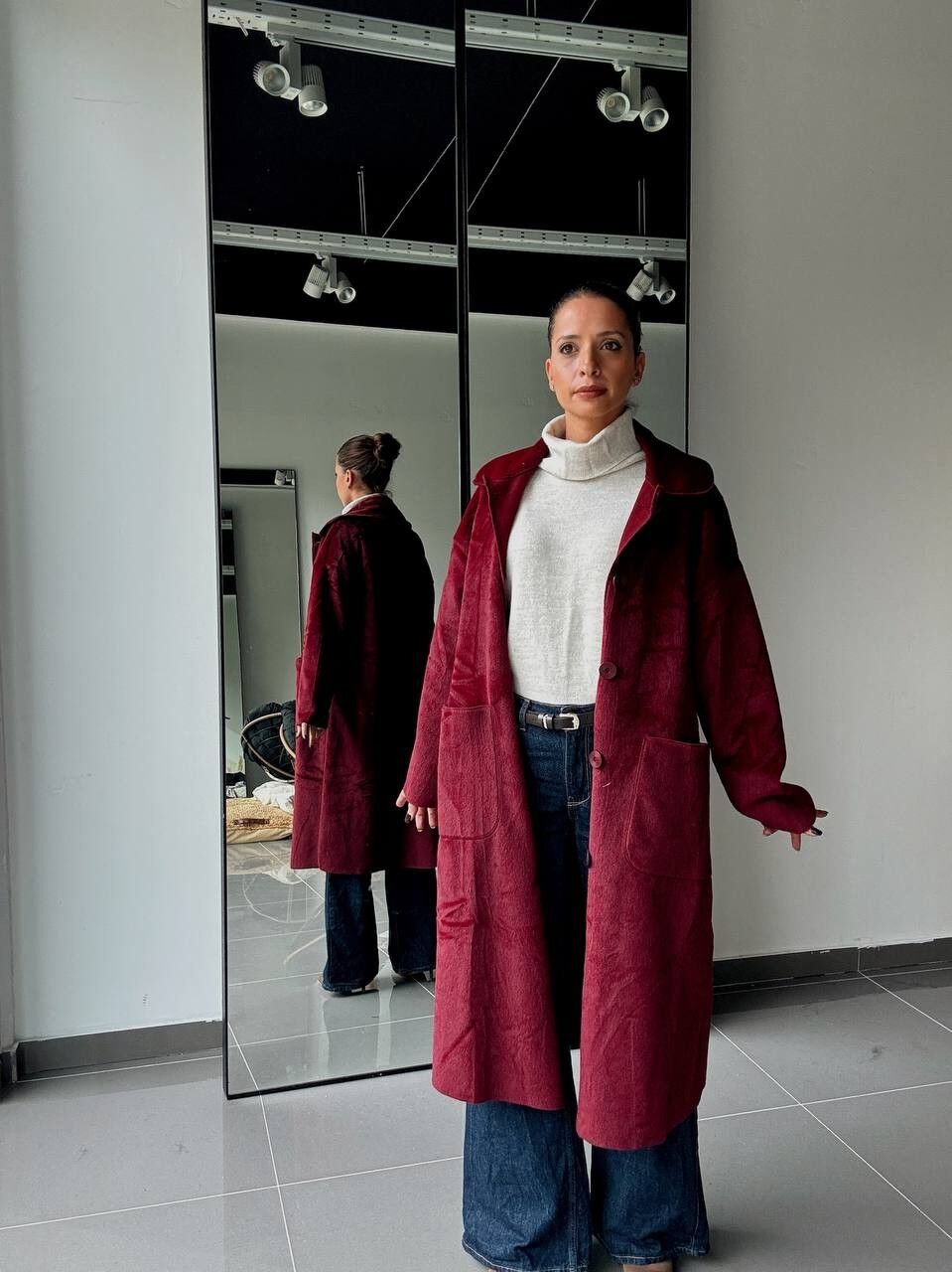 Cappotto lungo abbottonato con maniche lunghe