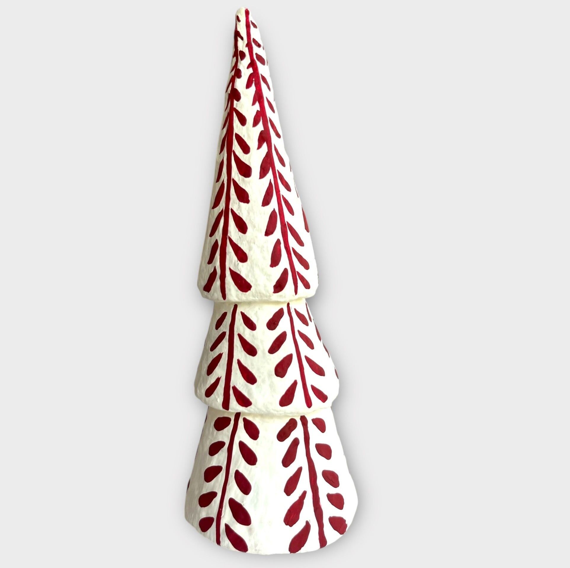 Sapin de Noël à motifs rouges