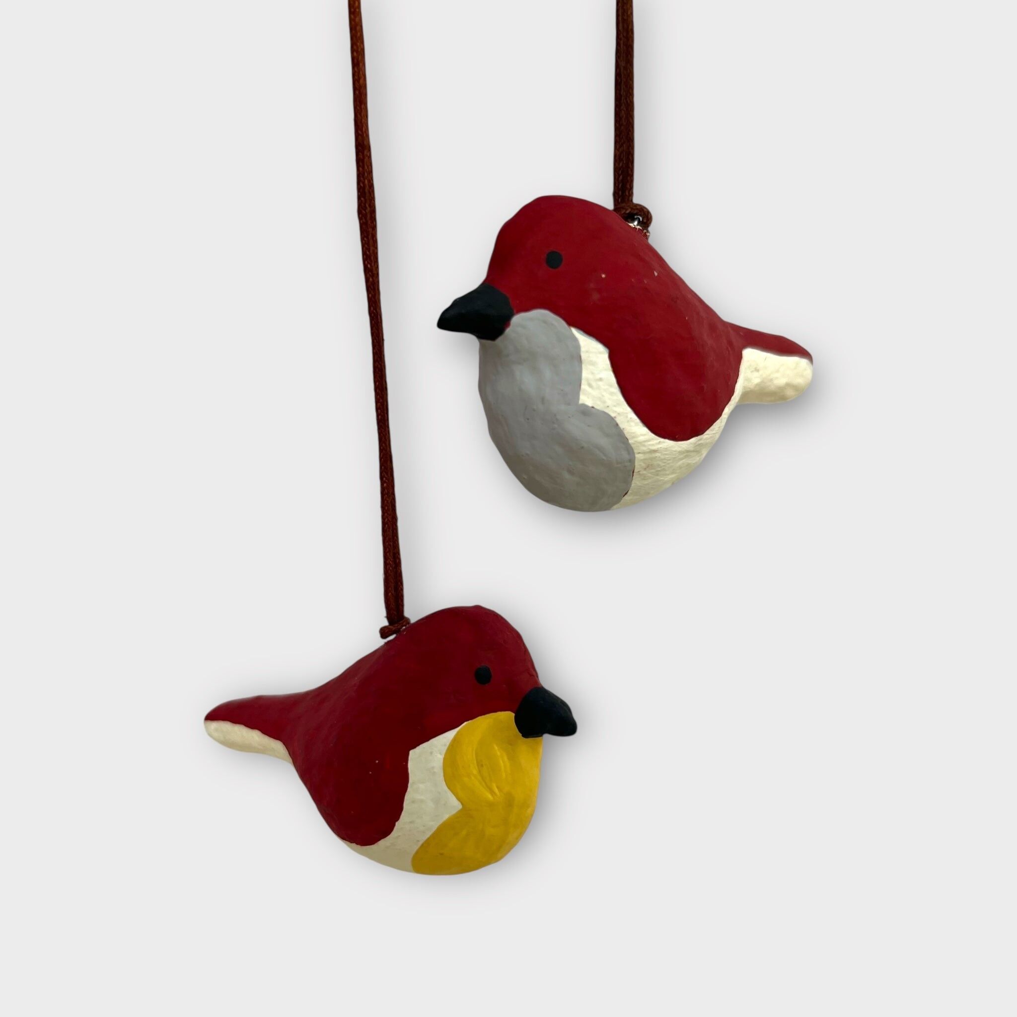 Oiseaux, jaune moutarde et gris