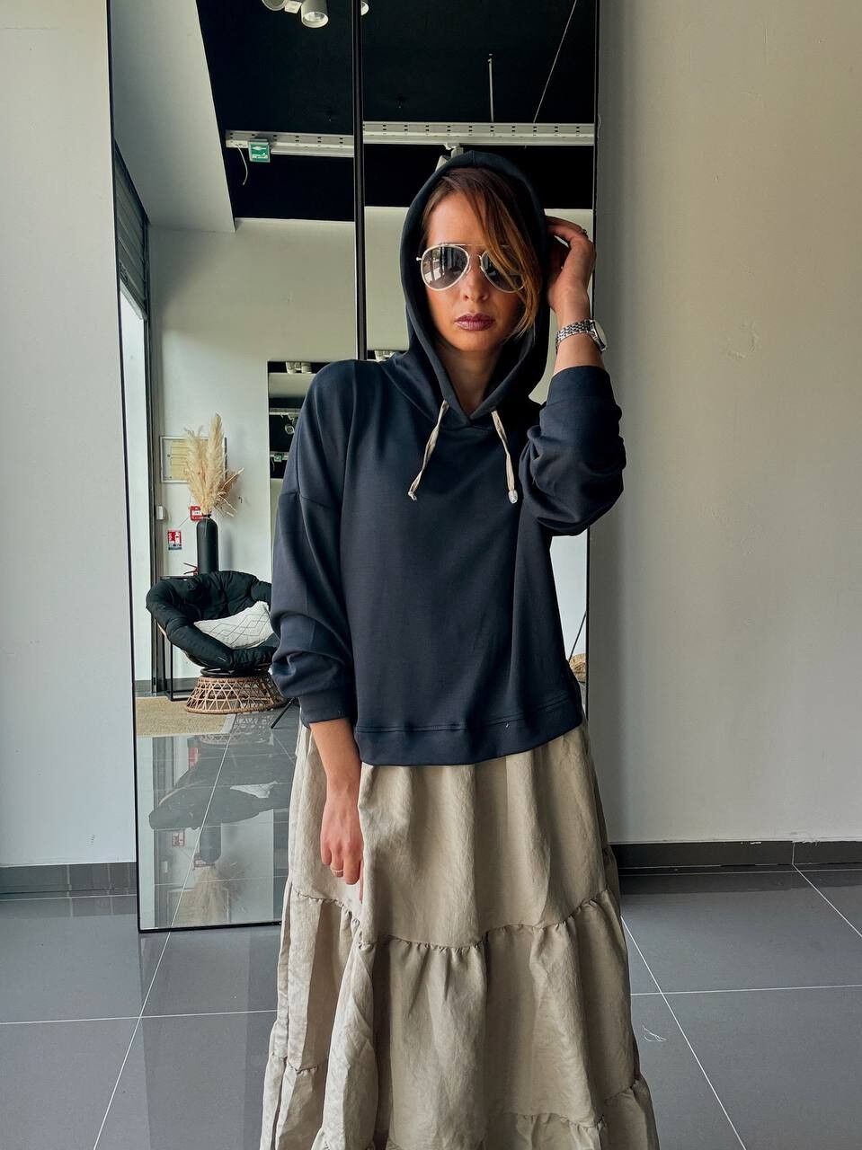 Abito lungo bicolore oversize con cappuccio