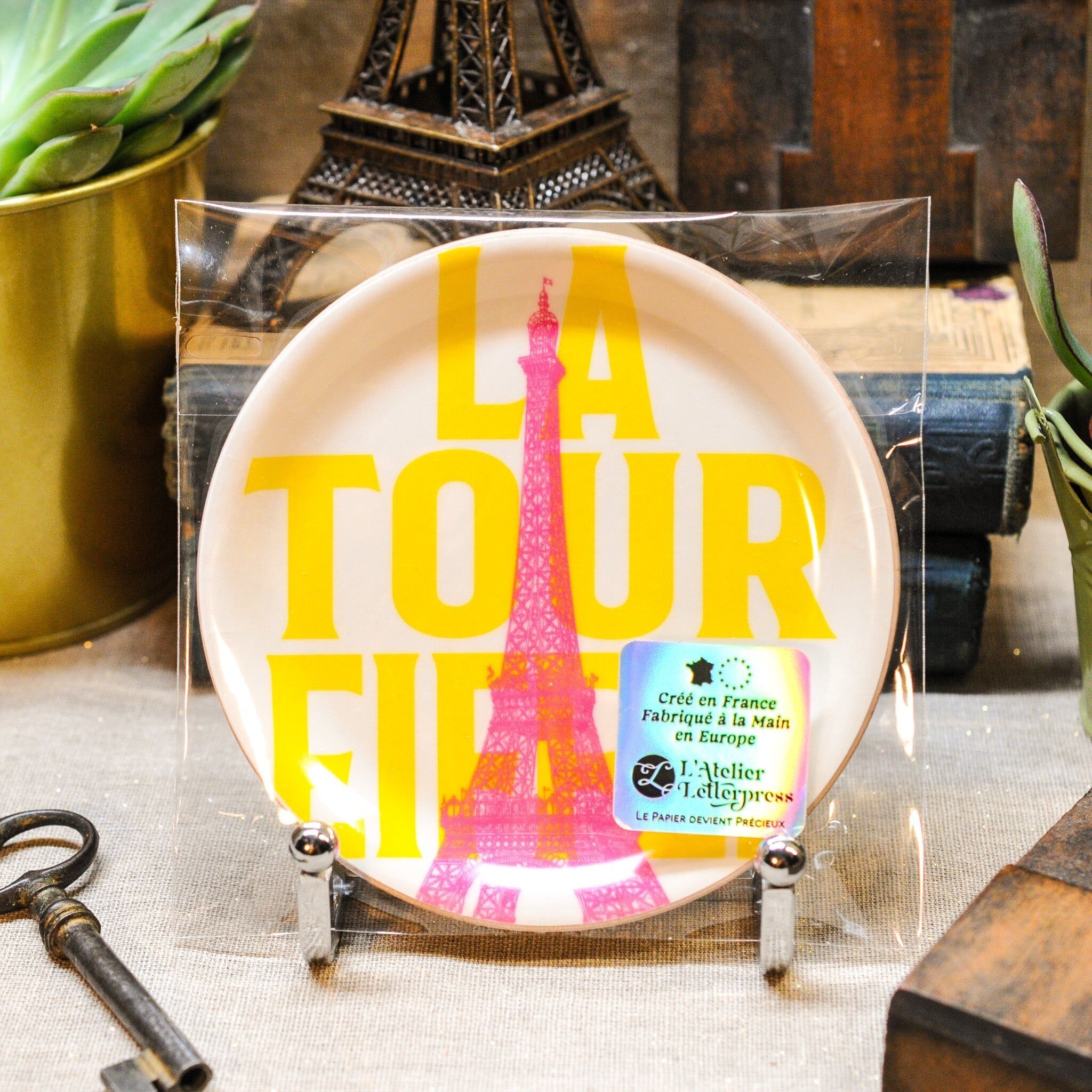 Kleines rundes Tablett für Eiffelturm-Becher