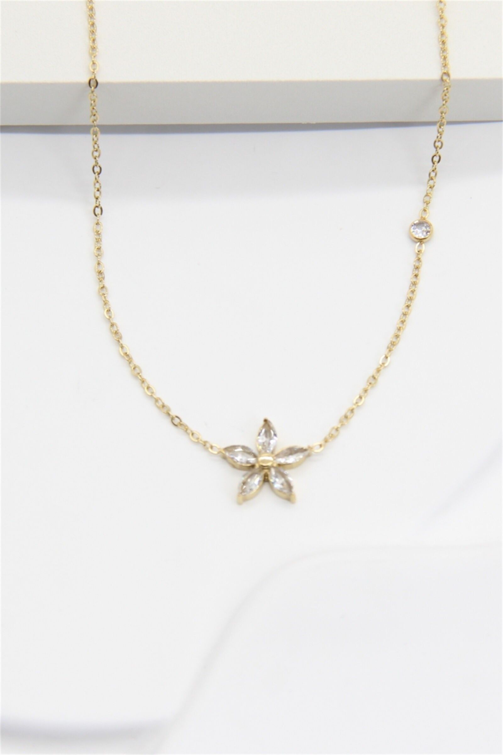 Kristallblumen-Halskette – VERGOLDETER EDELSTAHL