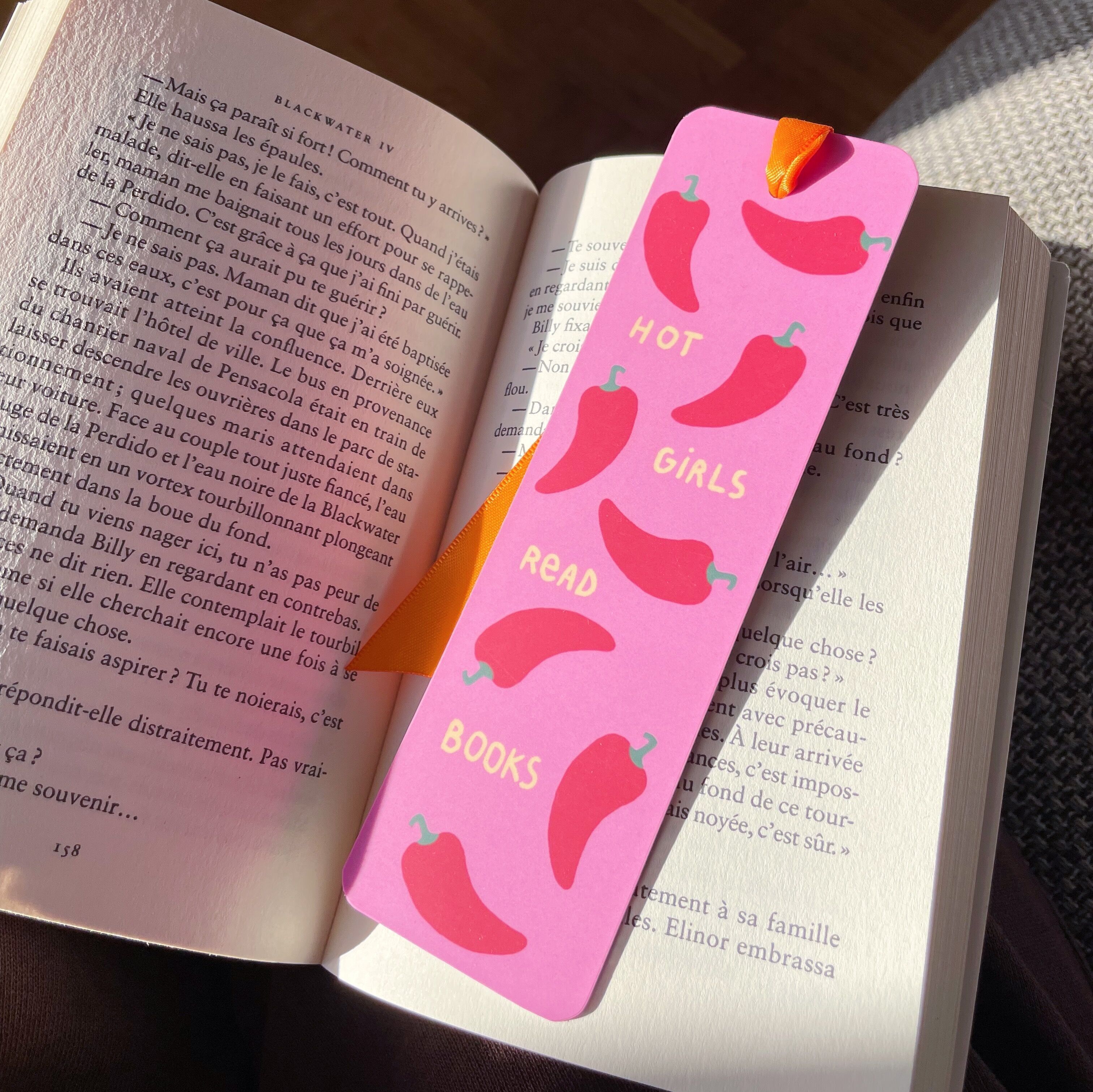 Bookmark.Hot girls read books