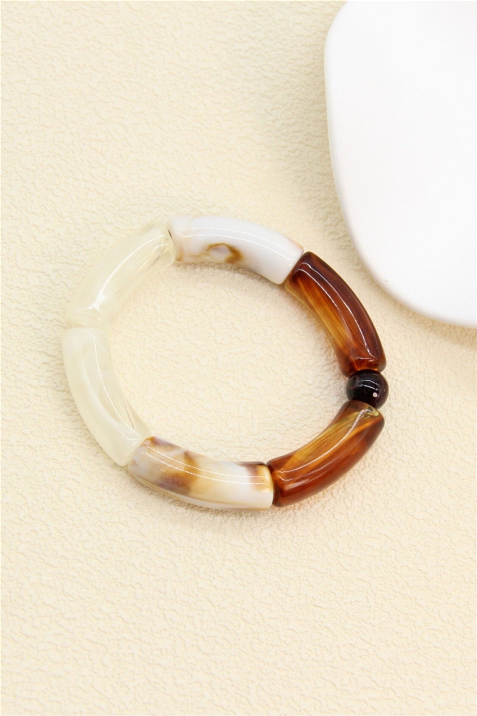 Elastisches Armband aus Harz und Stein – Trendiger natürlicher Look