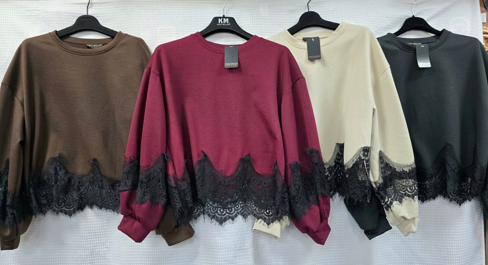 Felpa con bordi in pizzo