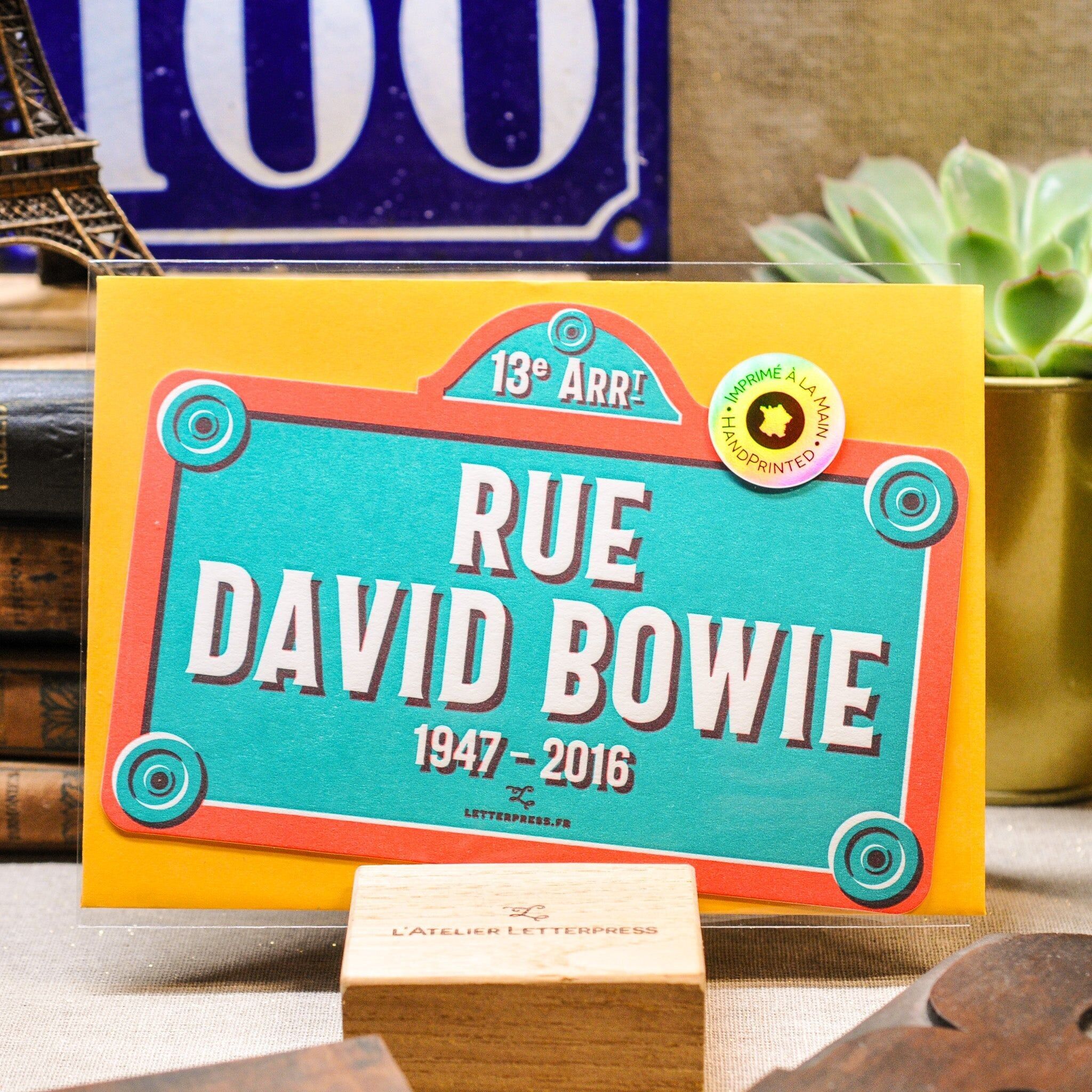 Letterpress-Karte mit David Bowies Pariser Straßenschild und Musik (mit Umschlag)