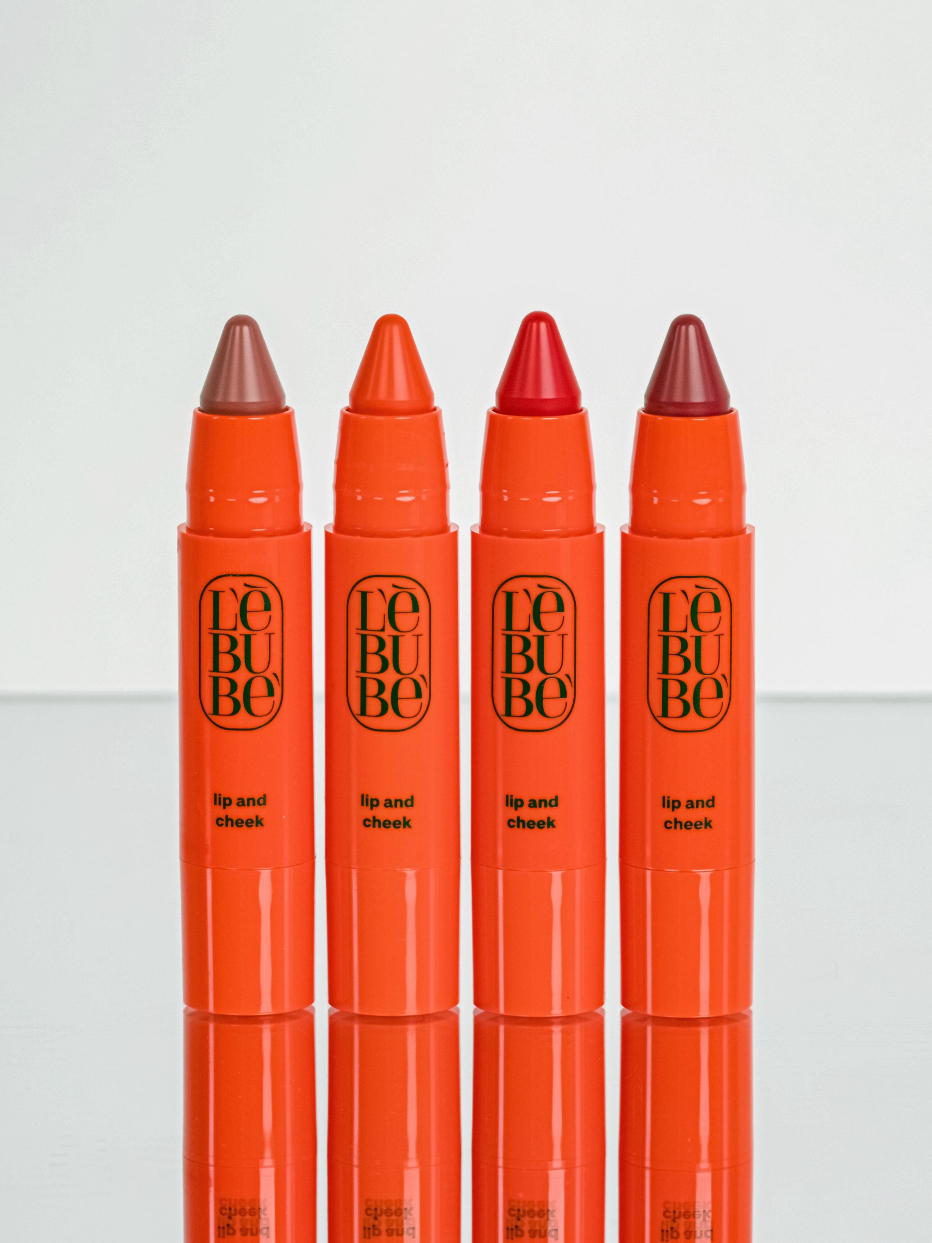 Labios y Mejillas / Labial + rubor 2 en 1 (2.5 gramos/0.08 oz) - Vegano, 89% natural, certificado Halal-friendly, dermatológicamente probado, fabricado en Italia, embalaje sostenible de plástico monomaterial reciclable