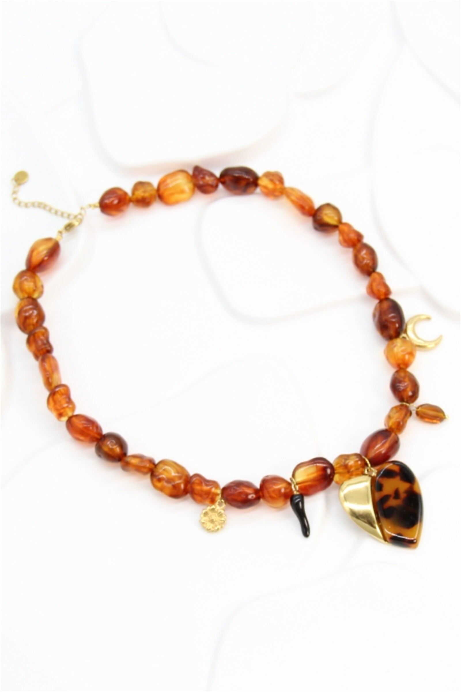 Bernstein-Perlenkette und Herzanhänger – Bohème-Charme und Vintage-Eleganz